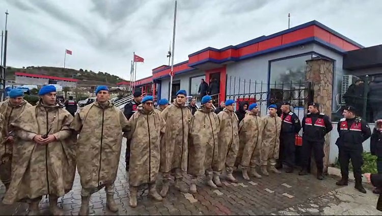 Balıkesir Valisi İsmail Ustaoğlu, Karesi'de Mühimmat Fabrikasındaki Patlamada 12 Kişinin Hayatını Kaybettiğini, 3 Kişinin De Yaralandığını Açıkladı (1)