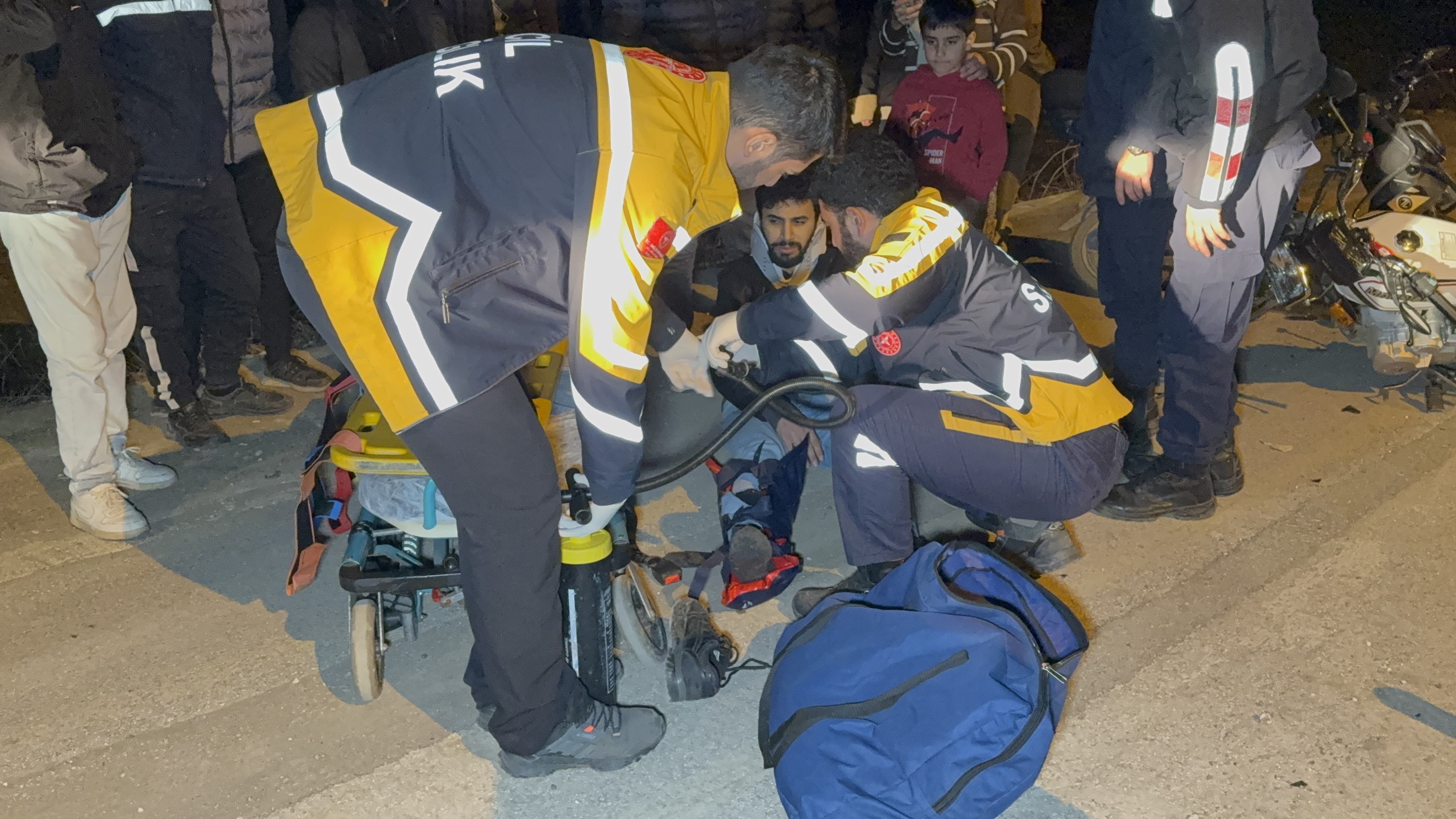 Bisiklet Yolunda Iki Motosiklet Çarpıştı, 2 Kişi Yaralı (2)