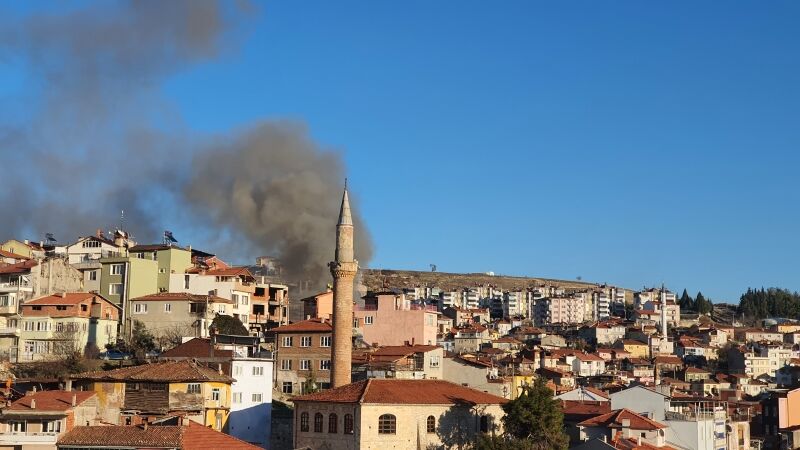 Demirci'de Ev Yangını Hasara Neden Oldu!