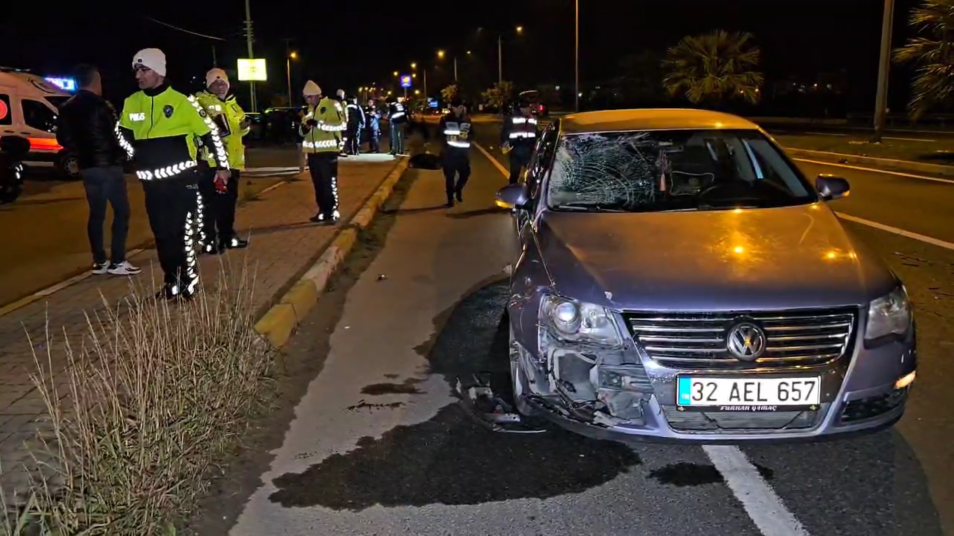 Feci Kaza Kamerada Kardeşini Korumak Isteyen Ağabey, Otomobilin Çarpmasıyla Hayatını Kaybetti (2)