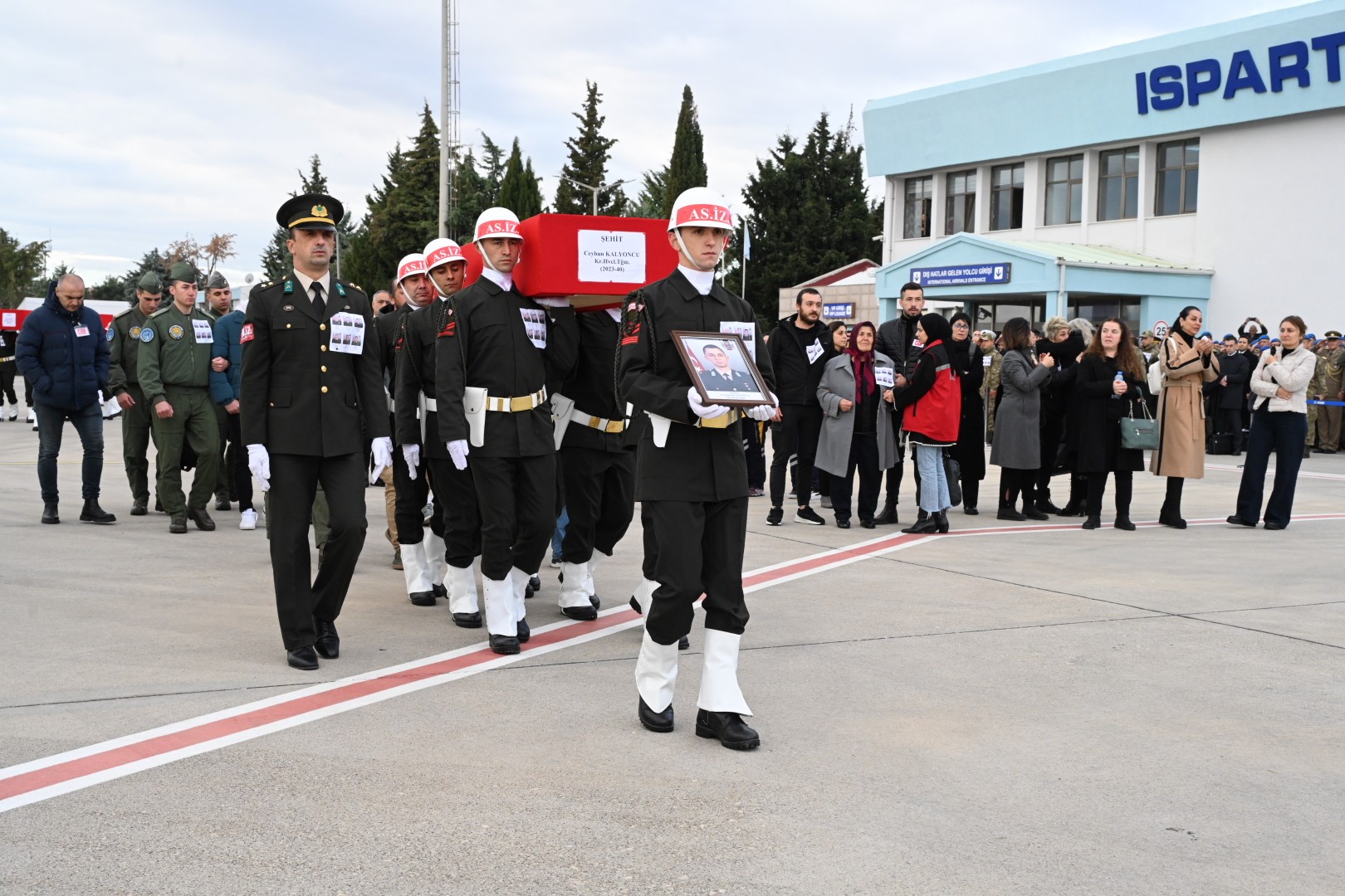 Isparta Şehitlerini Gözyaşları Ile Uğurladı (5)