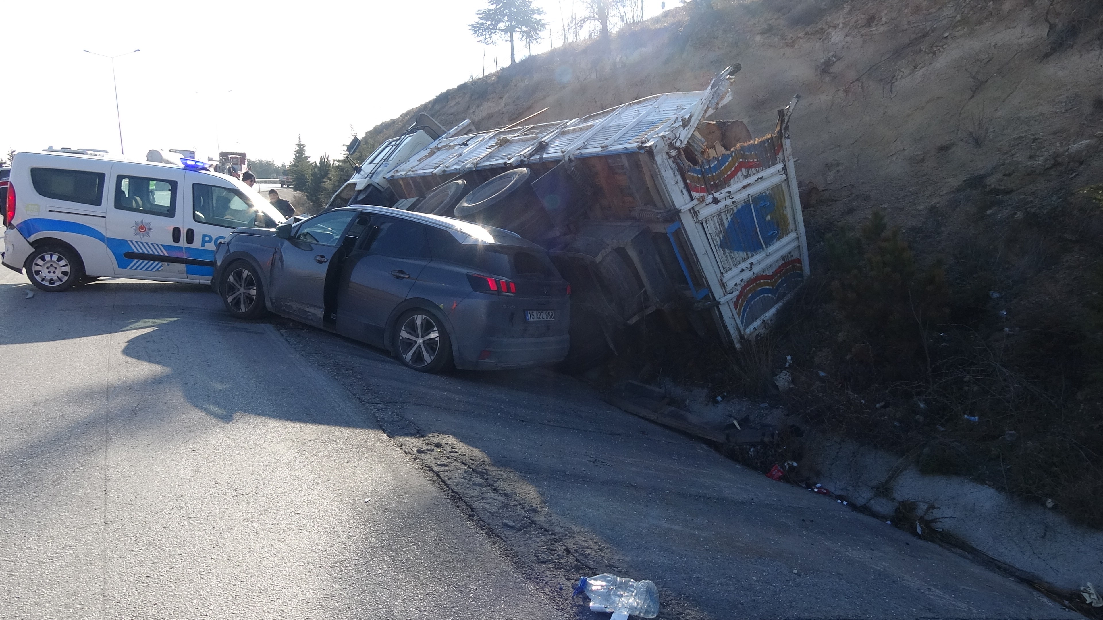 Kaza Içinde Kazada Faciadan Kıl Payı Dönüldü (2)