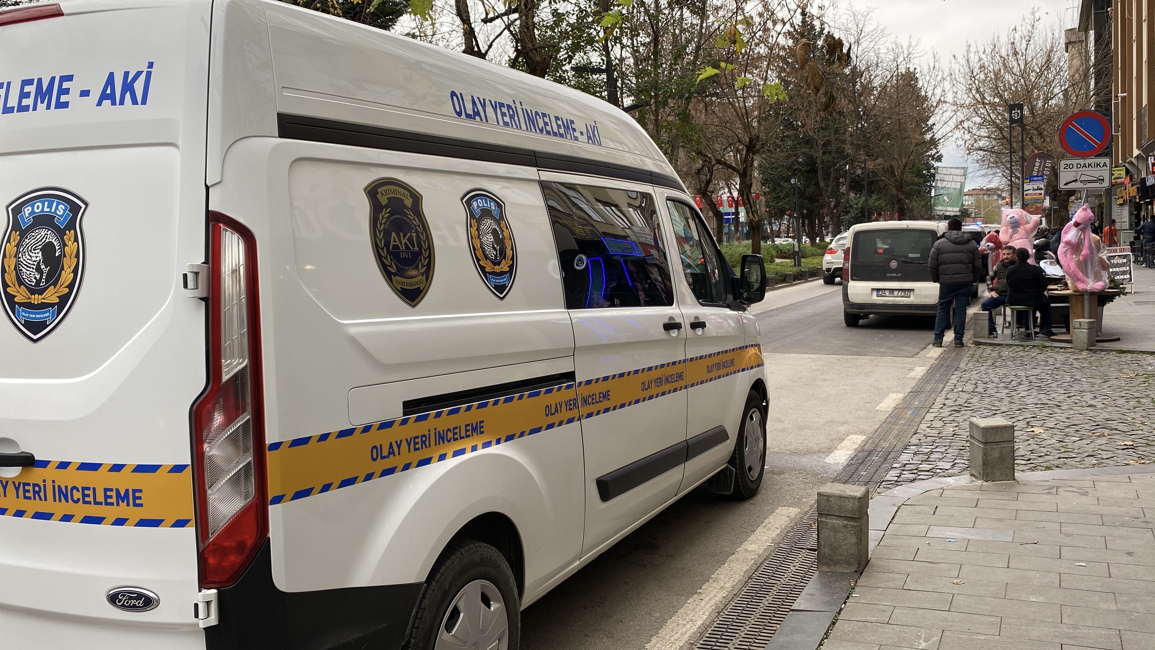 Kocaeli'nin İzmit Ilçesinde Evinde Kalbinden Tek Kurşunla Vurulmuş Halde Ölü Olarak Bulunan Kadının Erkek Arkadaşına Not Bıraktığı Öğrenildi. Kadının Intihar Ettiği Sanılıyor (1)