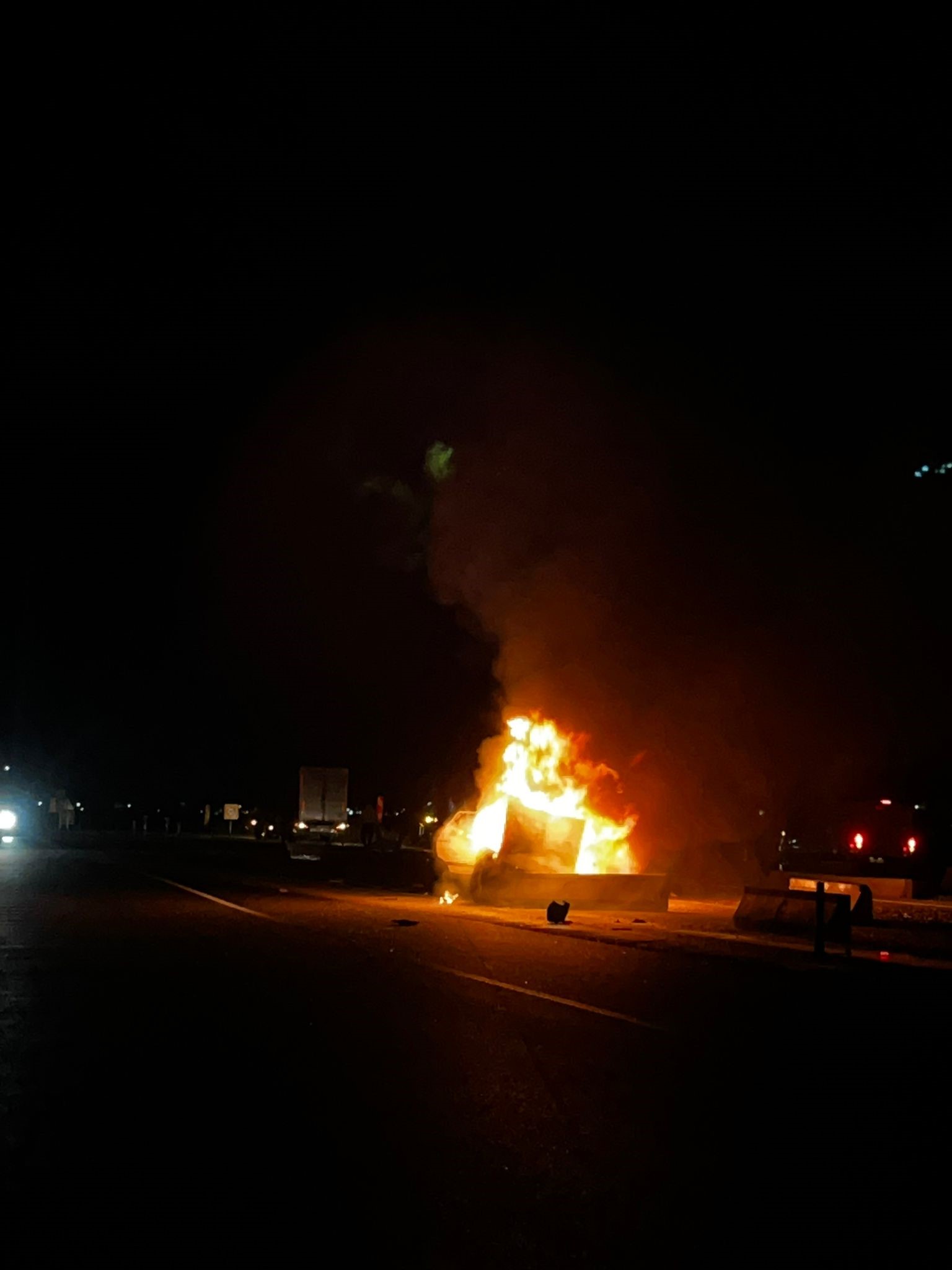 Manisa'da Hareket Halindeki Araç Alev Topuna Döndü 2 Ölü (2)