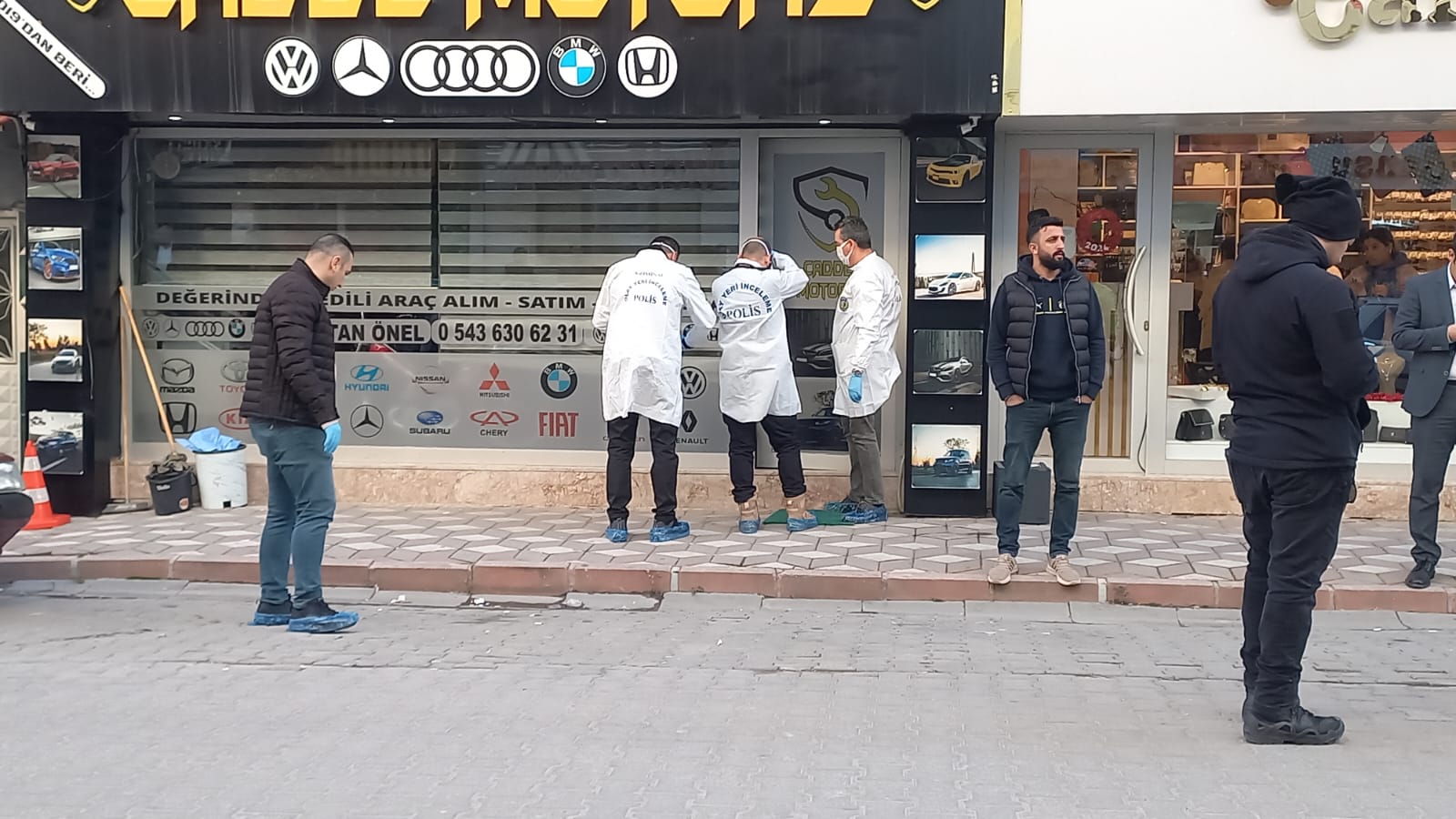 Manisa'da Silahlı Kavga Sığındığı Iş Yerinde Öldürüldü (2)