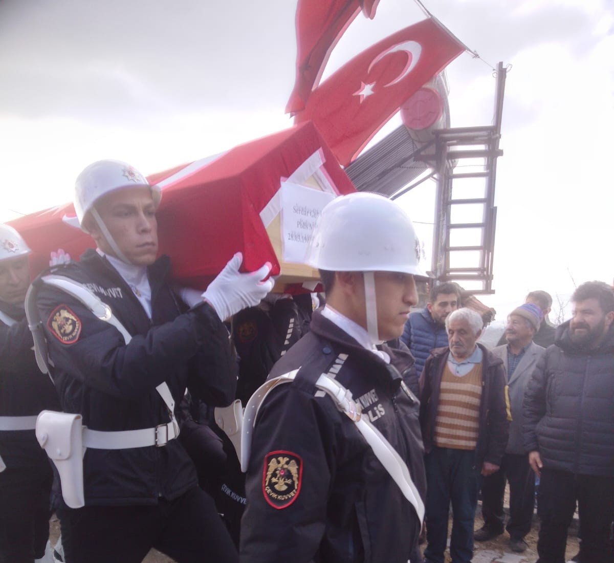 Manisalı Polis Memuruna Son Yolculuğuna Uğurlandı (1)