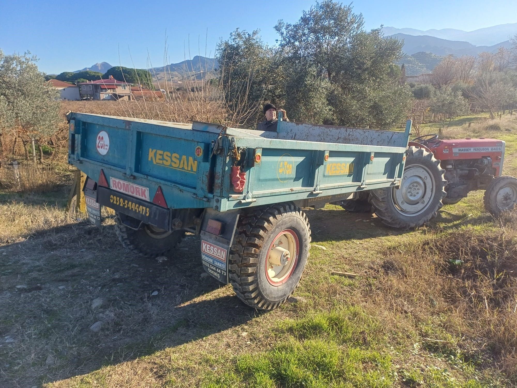 Manisa’nın Salihli Ilçesinde Meydana Gelen Kazada Traktör Ile Çarpışan Motosiklet Sürücüsünü Kaskı Korudu (3)