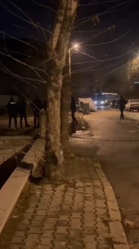 “Ne Bakıyorsun” Tartışması Bıçaklı Kavgaya Dönüştü Yaralılar Var! (1)