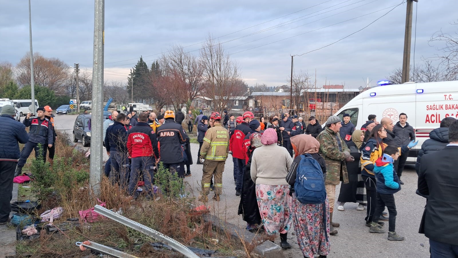 Öğrenci Servisi Ve Tır Çarpıştı Sayıda Yaralı Var (7)