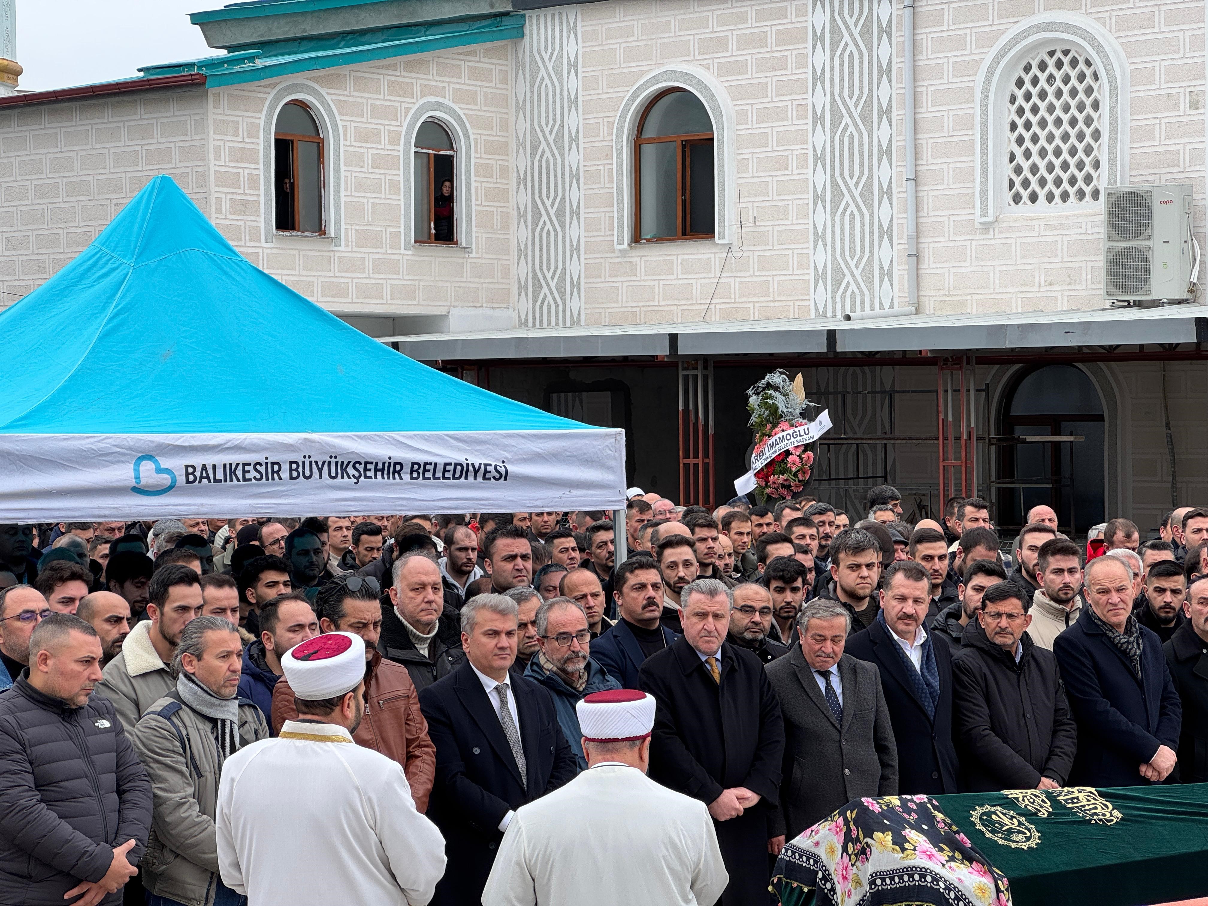 Patlamada Hayatını Kaybeden Özlem Özçakır Gözyaşlarıyla Uğurlandı (2)