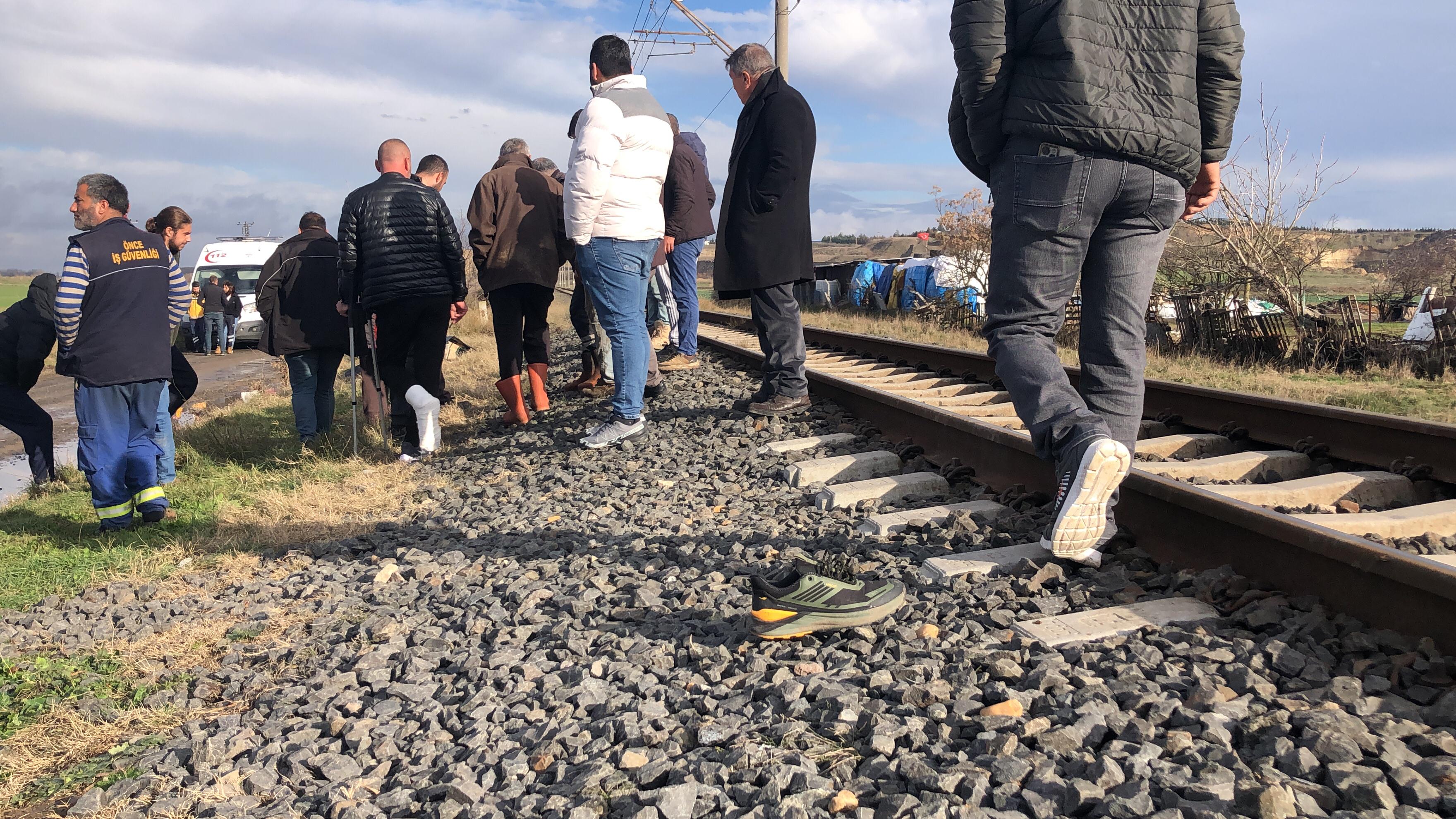 Tren Yolunda Yürürken Tren Çarptı, Öldü (3)