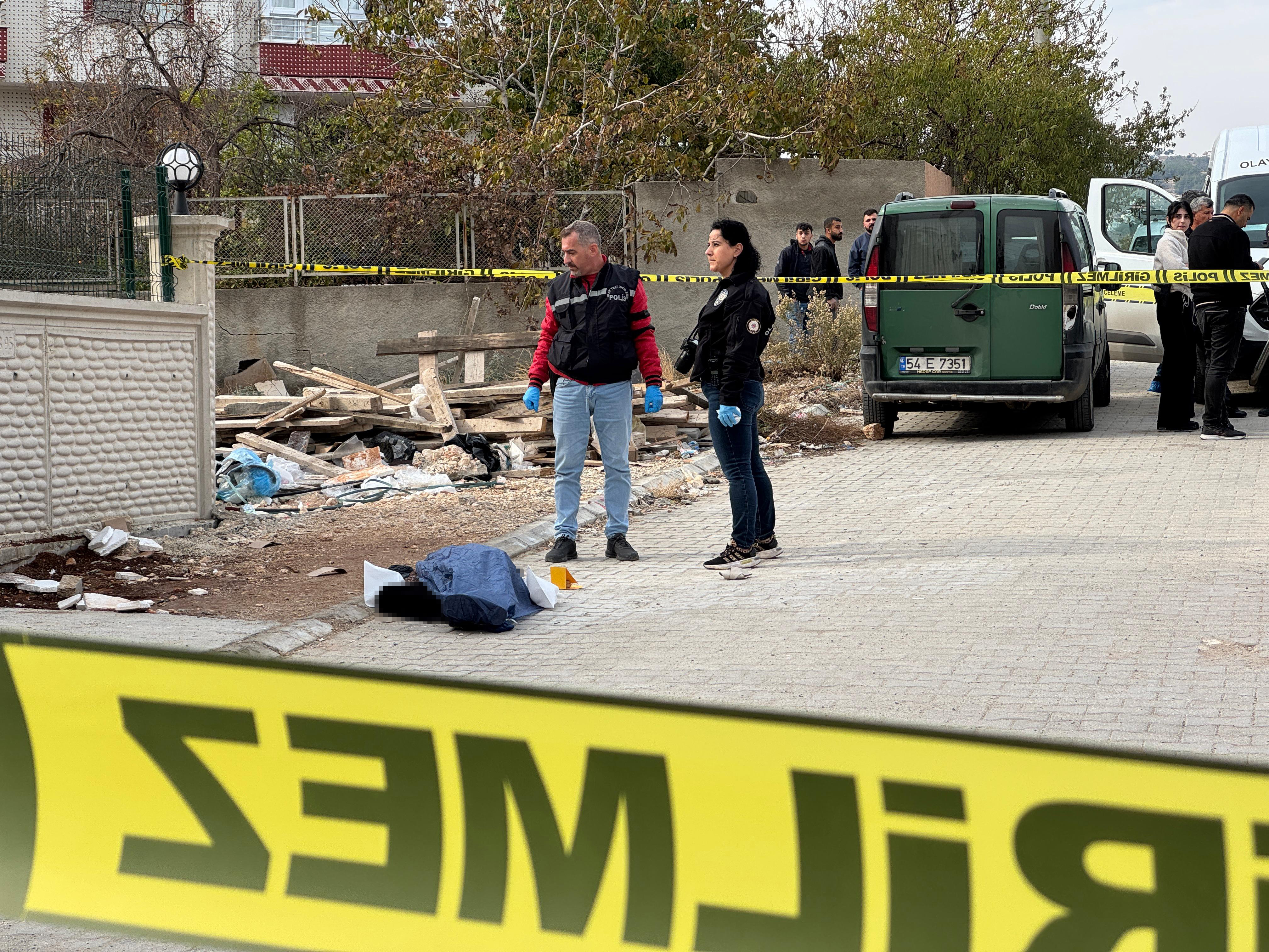 Yeni Aldıkları Evi Temizlemeye Gelmişti, Kocası Silahla Canına Kıydı (2)