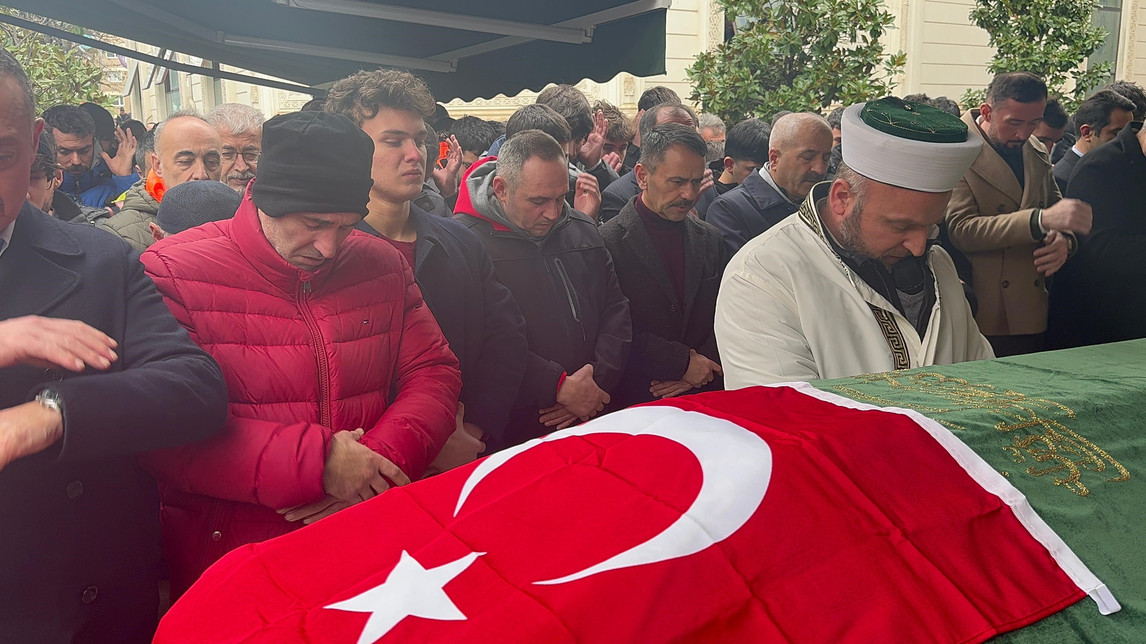 Çığ Altında Kalan Milli Judocunun Ikizi Tabutun Yanından Bir An Olsun Ayrılmadı (1)