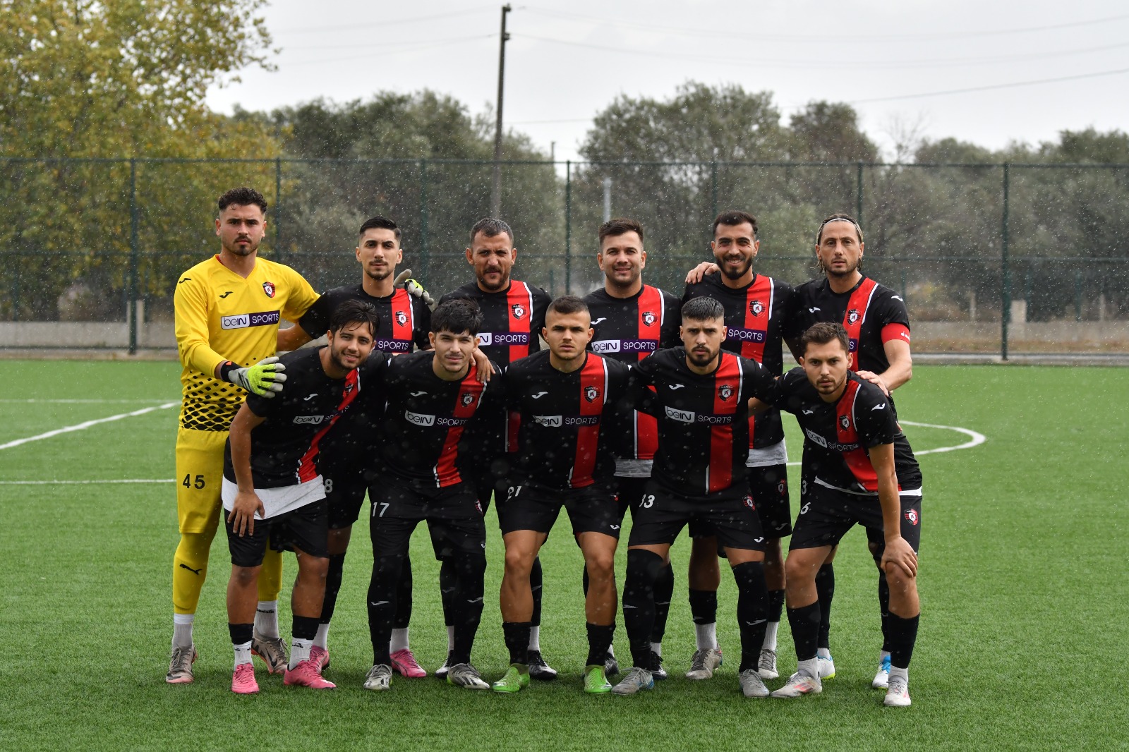 Yıldızspor 45 Fk Karaköyspor Ile Karşı Karşıya (1)