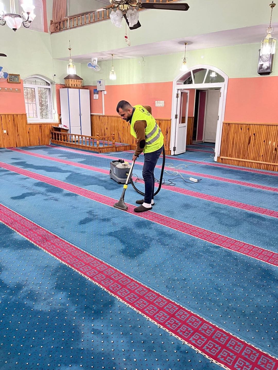 Akhisar Belediyesi, Ilçedeki Cami Temizlik Çalışmalarına Hız Kesmeden Devam Ediyor (8)