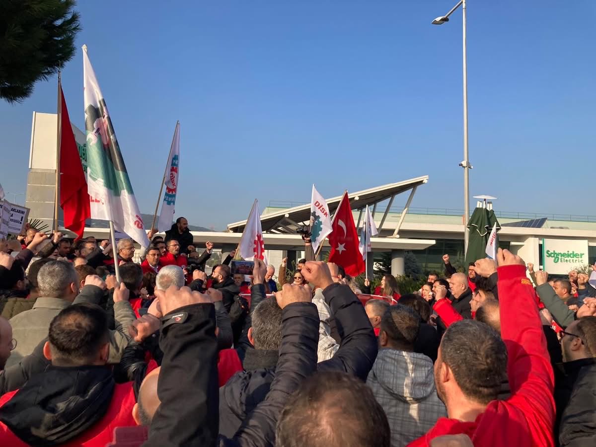 Birleşik Metal İşçileri Sendikası Manisa Şubesi, Schneider Elektrik Fabrikasında Greve Başladı. (2)