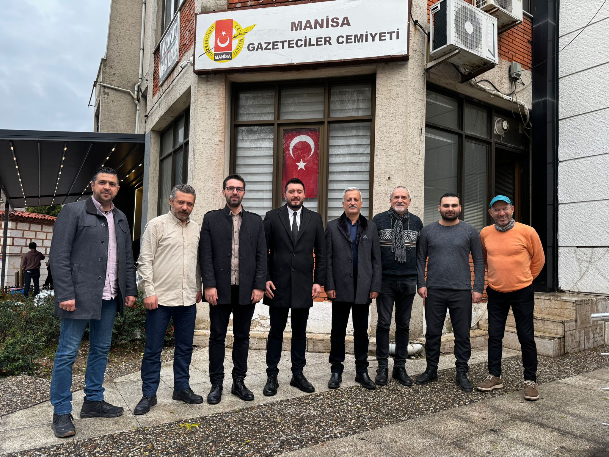 Manisa Büyükşehir Belediyesi Basın Ve Halkla İlişkiler Daire Başkanı Güney Temiz, Manisa Gazeteciler Cemiyeti Başkanı Önder Aydın'a Ziyarette Bulunarak Yeni Görevlerinde Başarılar Diledi (3)