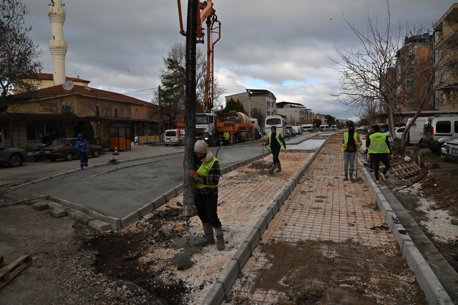 Manisa Büyükşehir Belediyesi, Düzenlemelere Ara Vermeden ‘Eski Tren Yolu Peyzaj Projesi’ Çalışmalarını Sürdü (7)