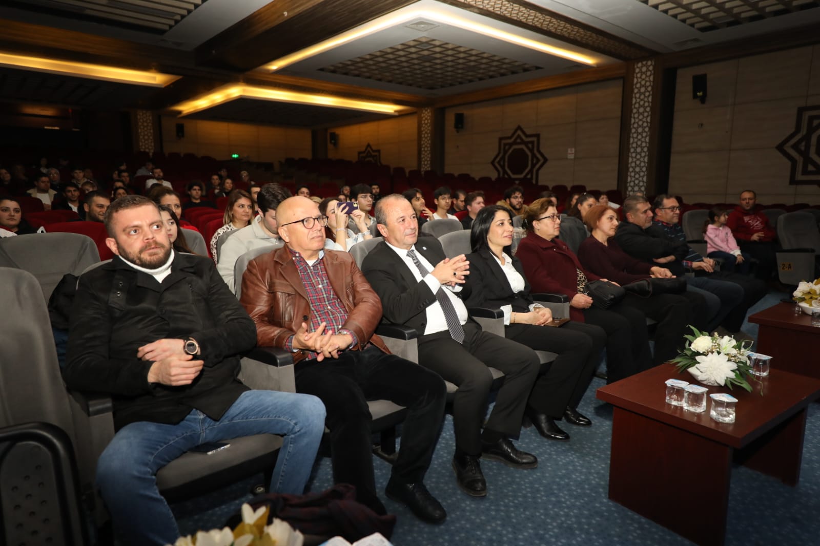 Manisa Cbü Öğrencilerinin Oluşturduğu Grup Parla Ve Yüksel, Millet Çarşısı’nda Sahne Alarak Izleyicilere Unutulmaz Anlar Yaşattı (8)