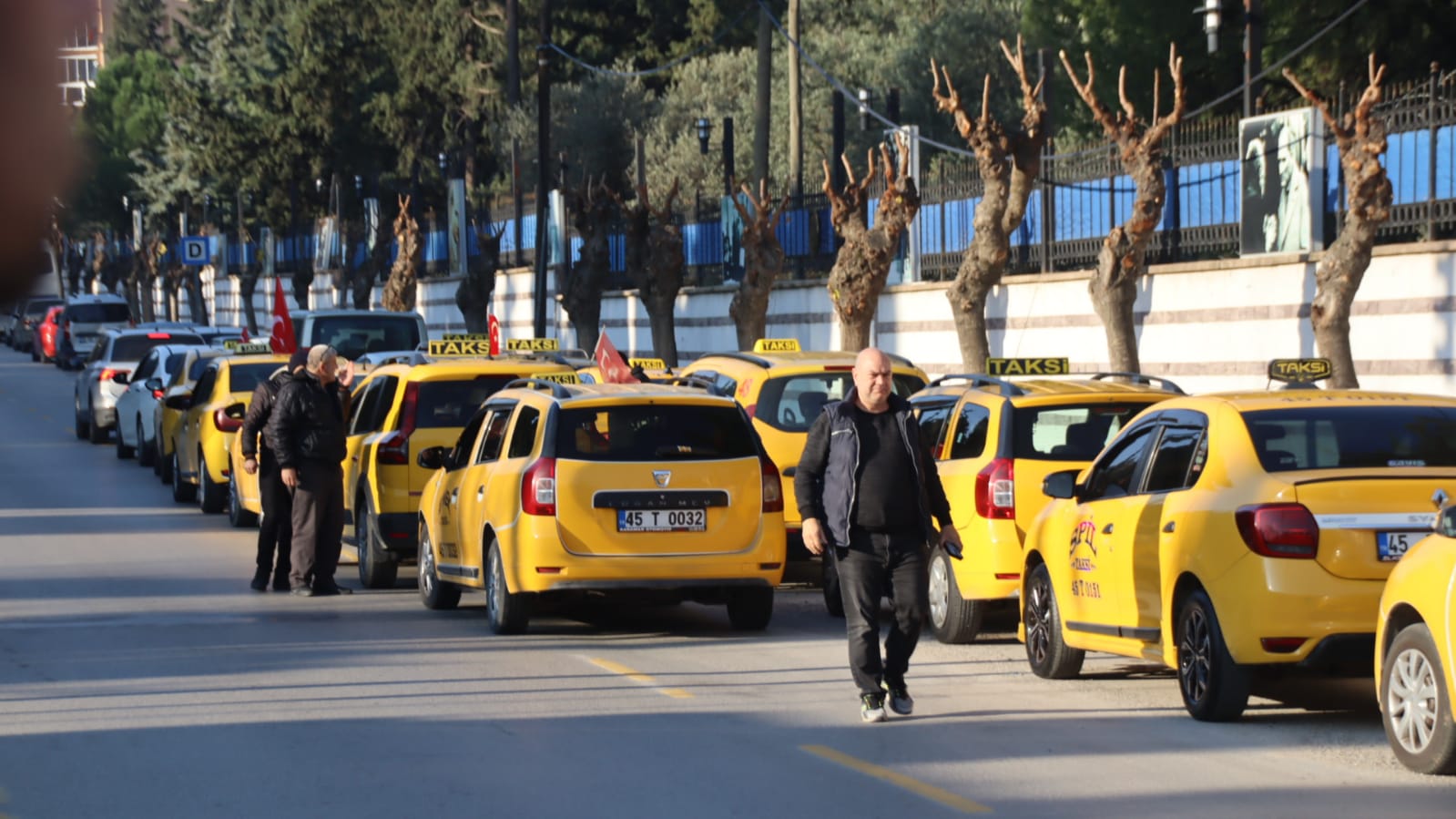 Manisa'da Taksiciler Eylemde! Araçlar Ile Konvoy Yaptılar (18)