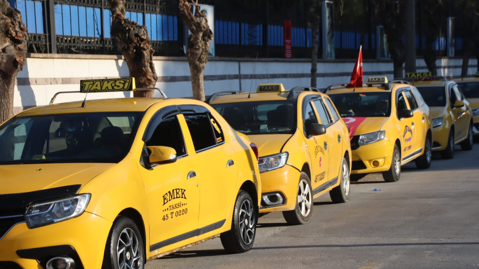 Manisa'da Taksiciler Eylemde! Araçlar Ile Konvoy Yaptılar (31)