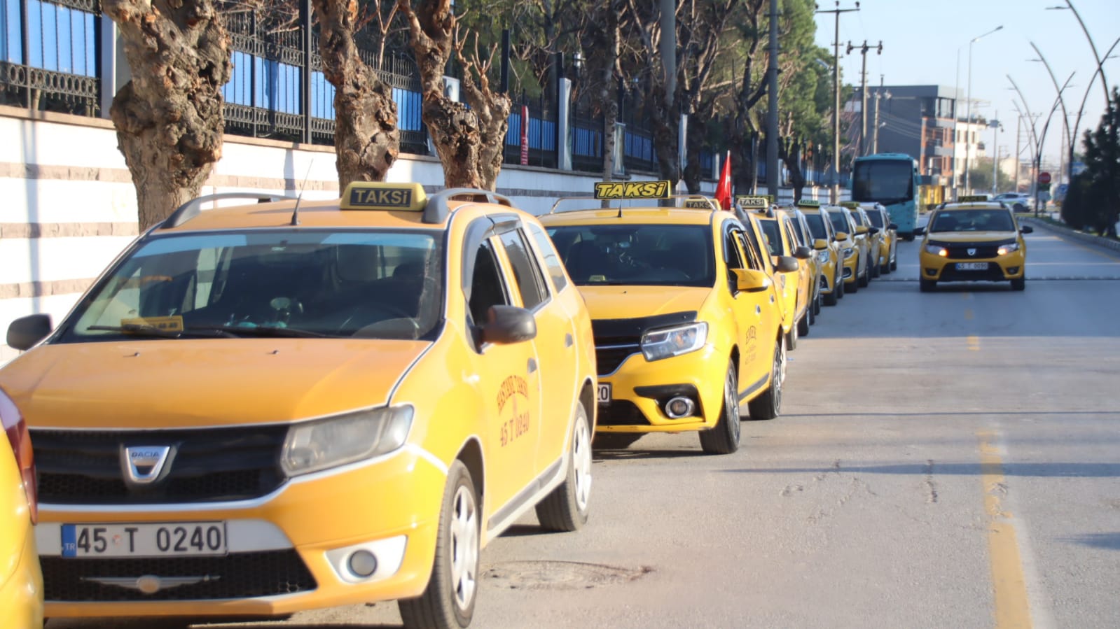 Manisa'da Taksiciler Eylemde! Araçlar Ile Konvoy Yaptılar (33)