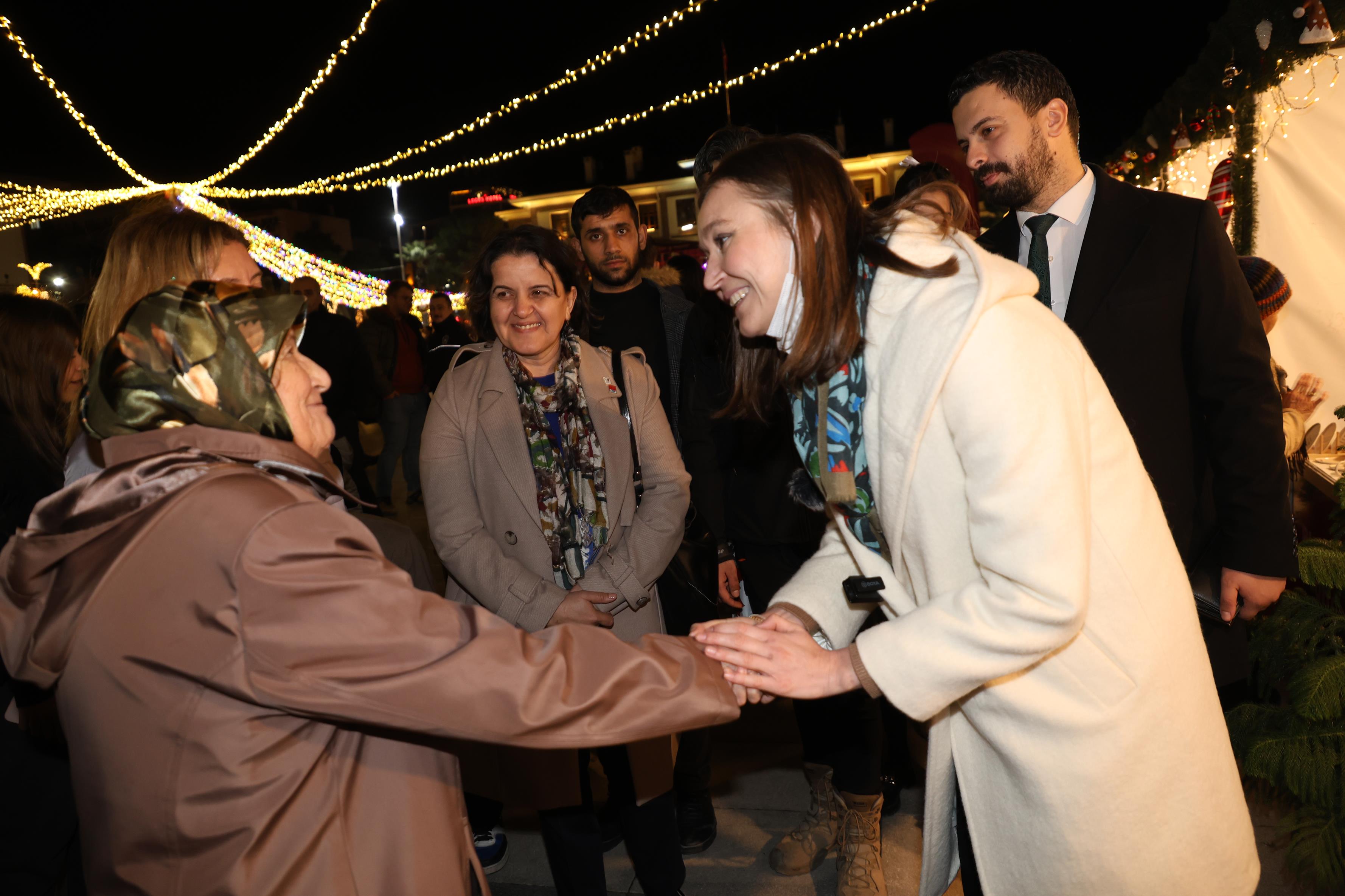 Mani̇sada Yeni̇ Yil Çoşkusu Başladi (4)