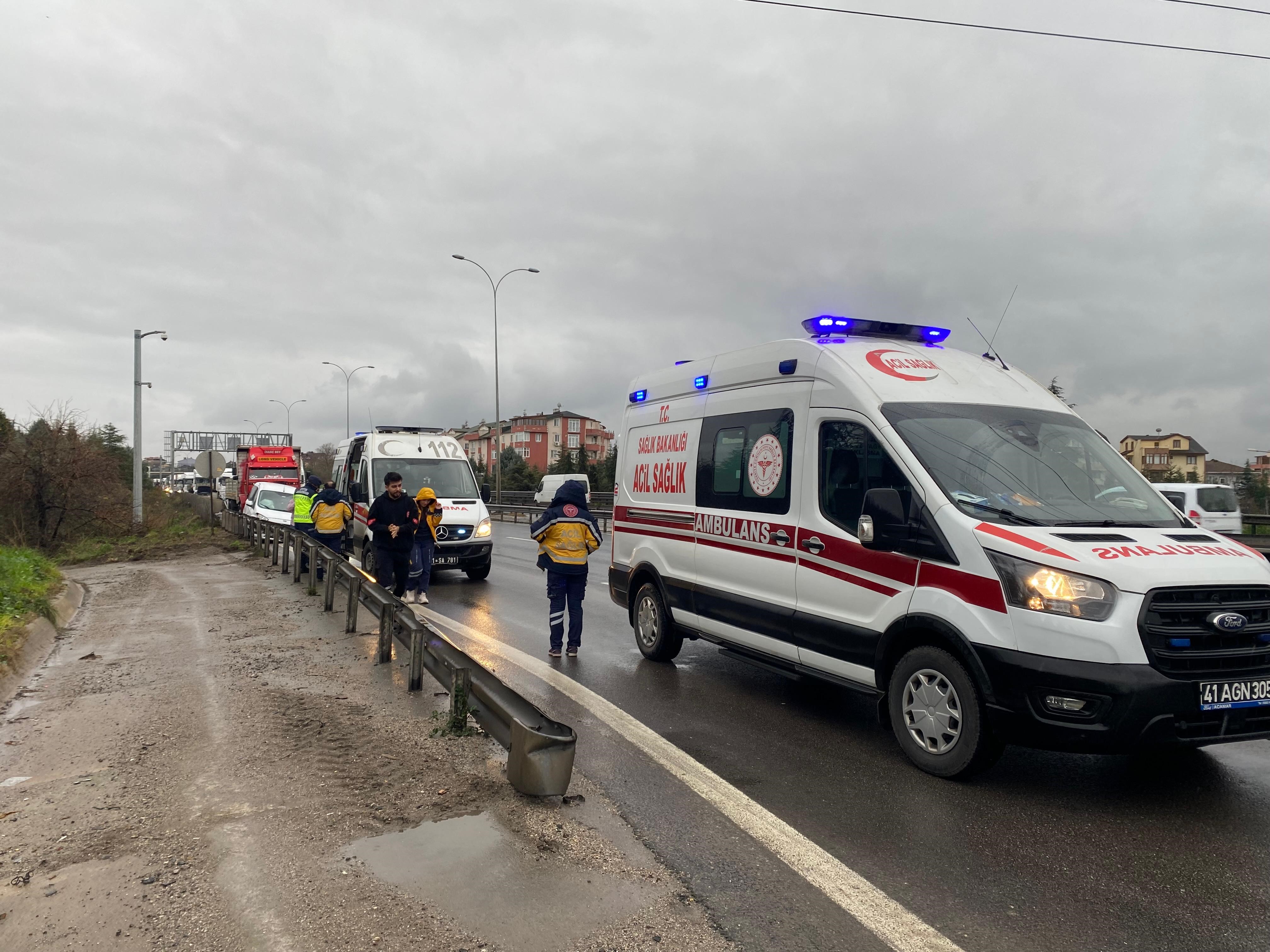 Arızalanan Otomobil Zincirleme Kazaya Neden Oldu! (3)