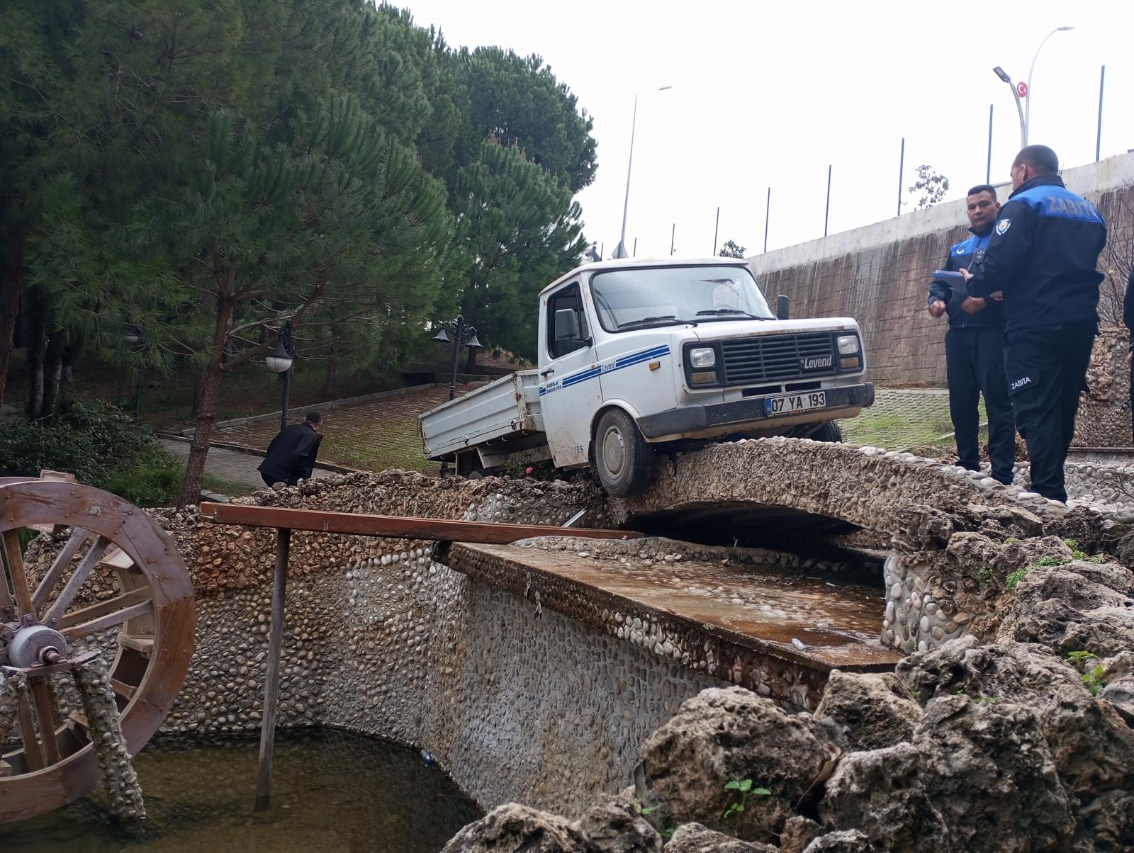 Çalınan Kamyonetin Bulunduğu Yer Görenleri Hayrete Düşürdü (2)