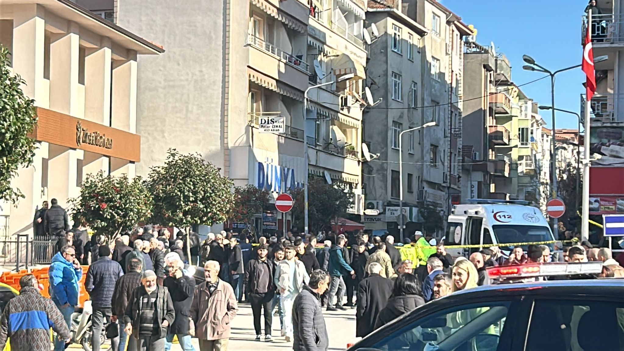 Herkesin Gözü Önünde Öldürdü (3)