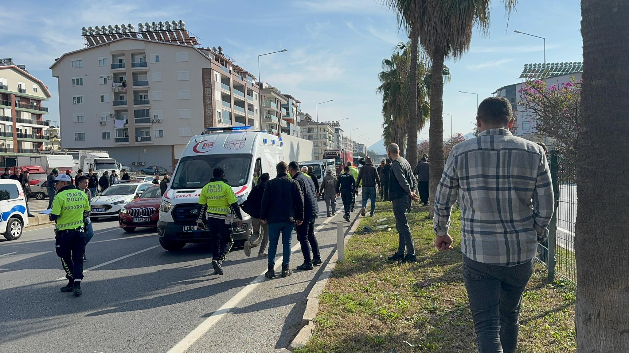 Kamyonetle Çarpışan 17 Yaşındaki Motosiklet Sürücüsü Genç Hayatını Kaybetti (4)