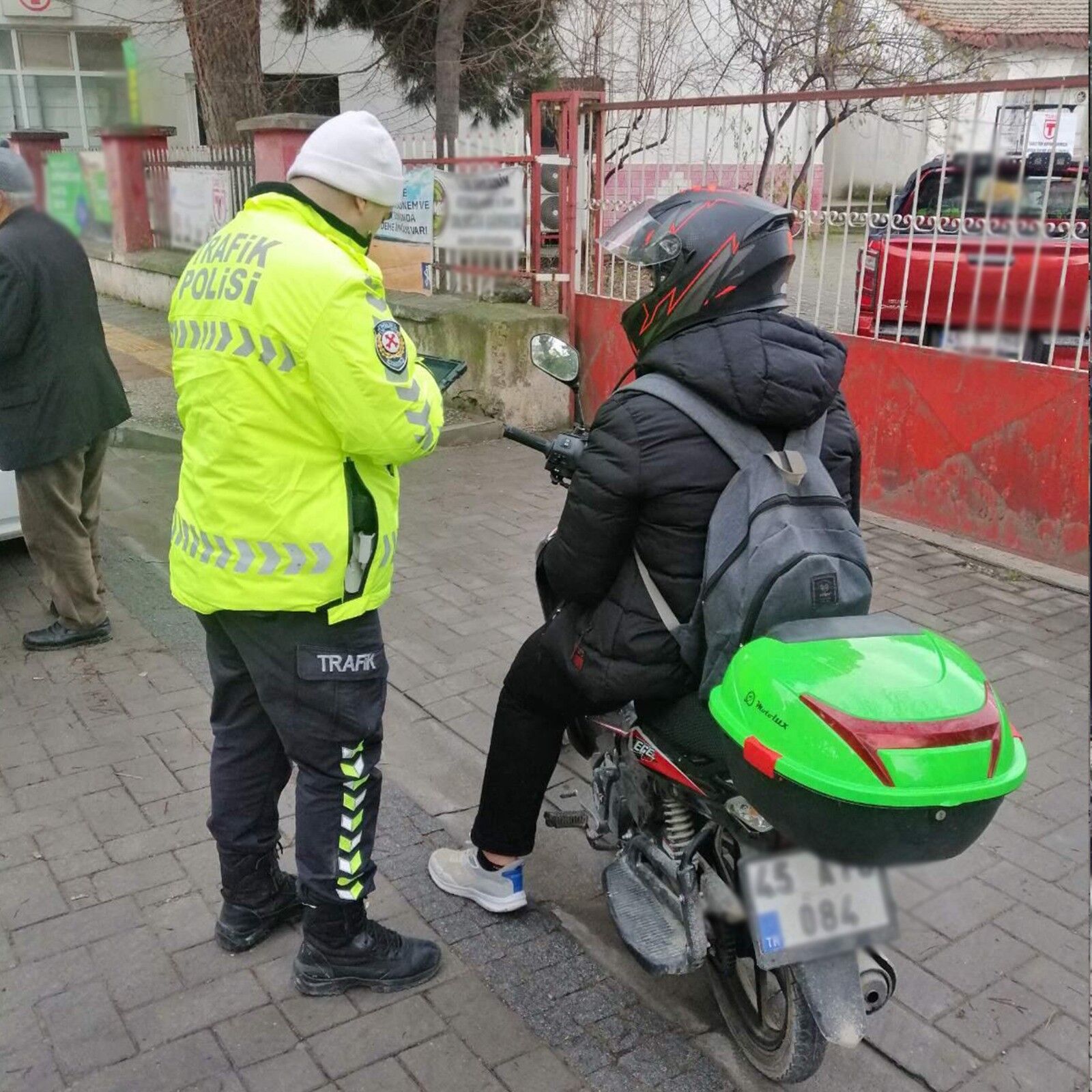  Manisa'da Kurallara Uymayan Motosikletlilere   (4)