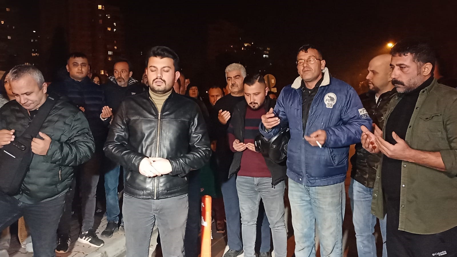 Ferdi Tayfur'un Sevenleri Dua Edip Gözyaşlarına Boğuldu (5)