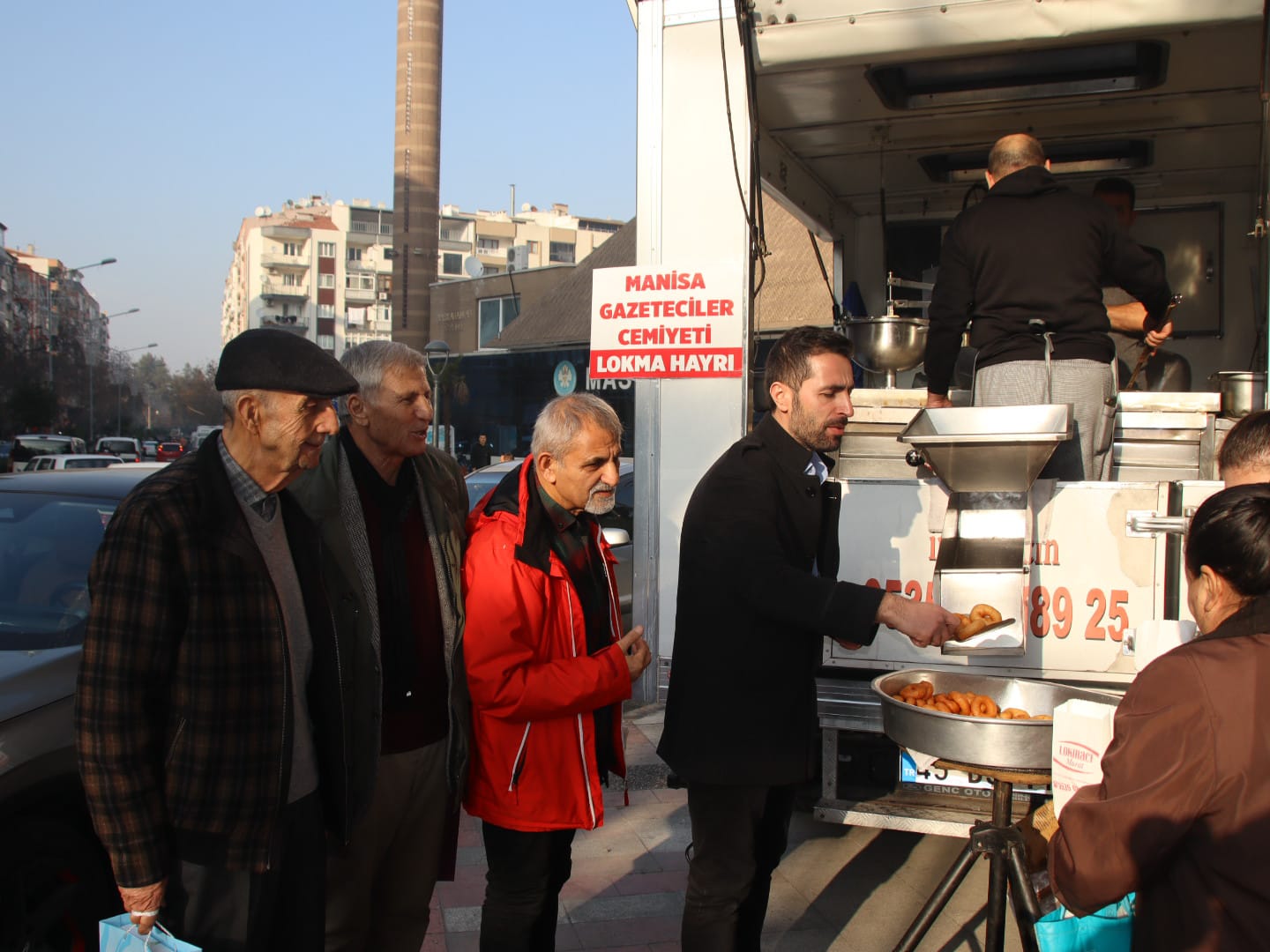 Manisa Gazeteciler Cemiyeti’nden Lokma Hayrı Etkinliği (12)