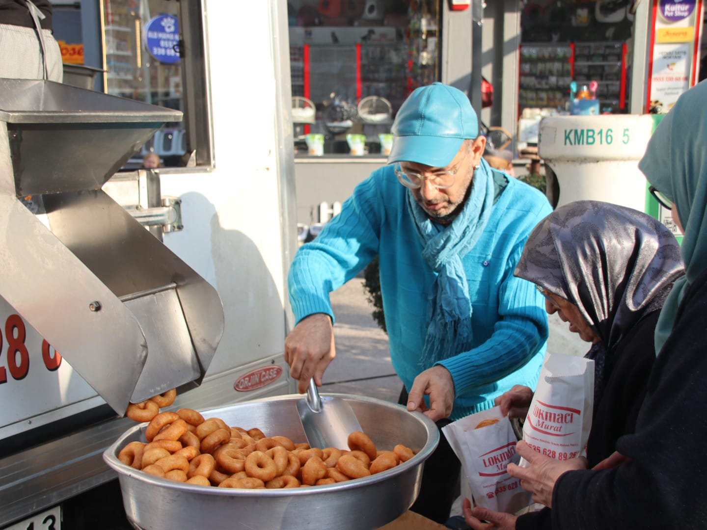 Manisa Gazeteciler Cemiyeti’nden Lokma Hayrı Etkinliği (5)