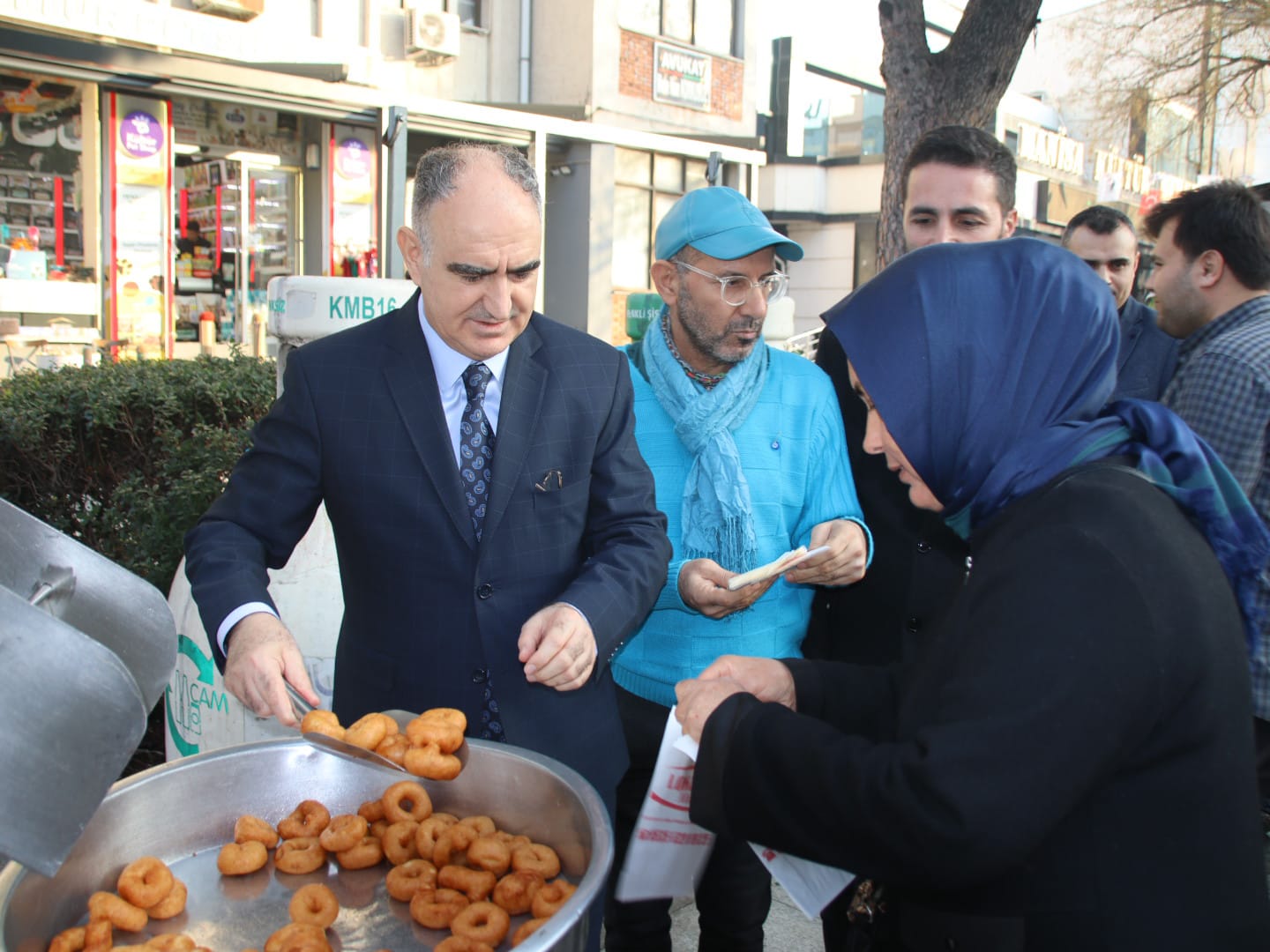 Vali Özkandan Cemiyet Ziyareti (10)