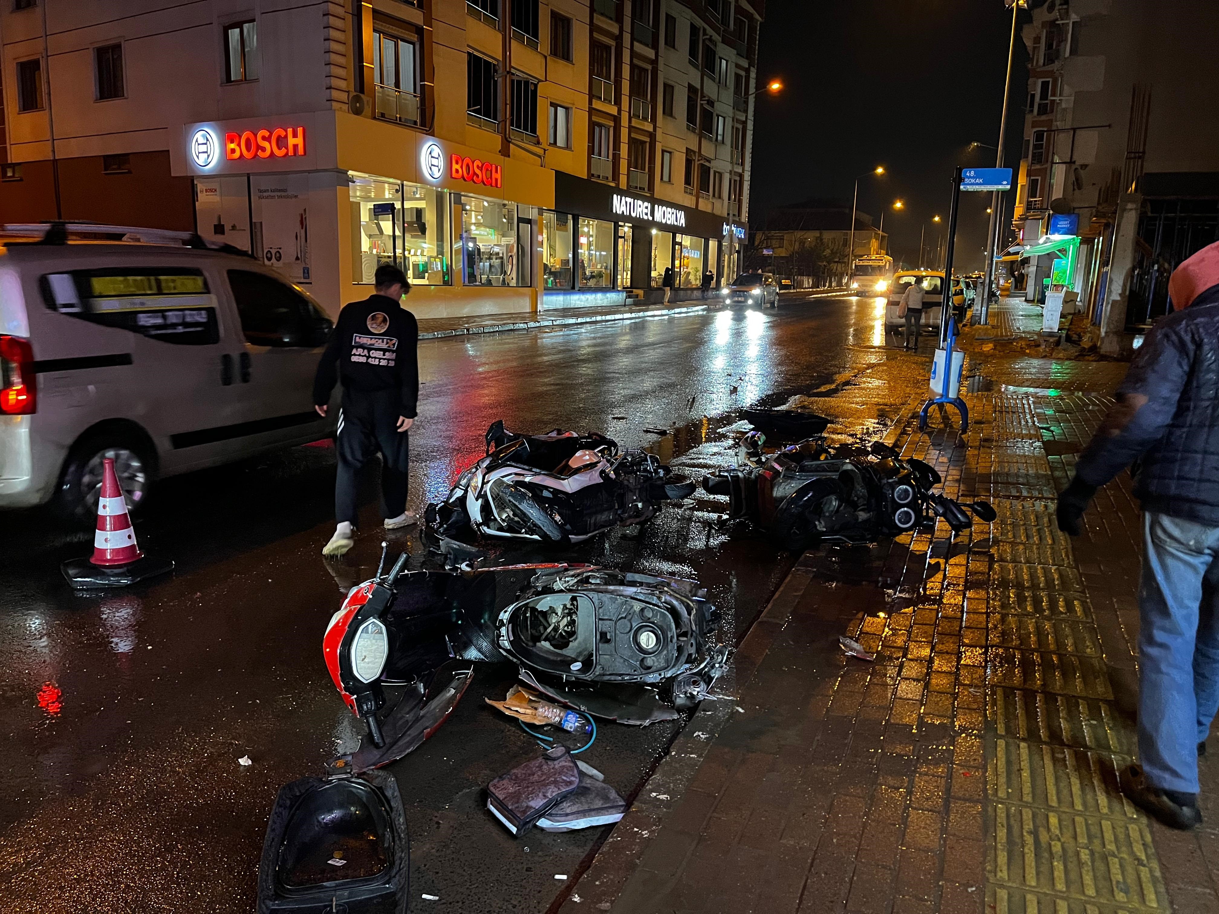 Park Halindeki Motosikletlere Çarpıp Kaçtı (2)