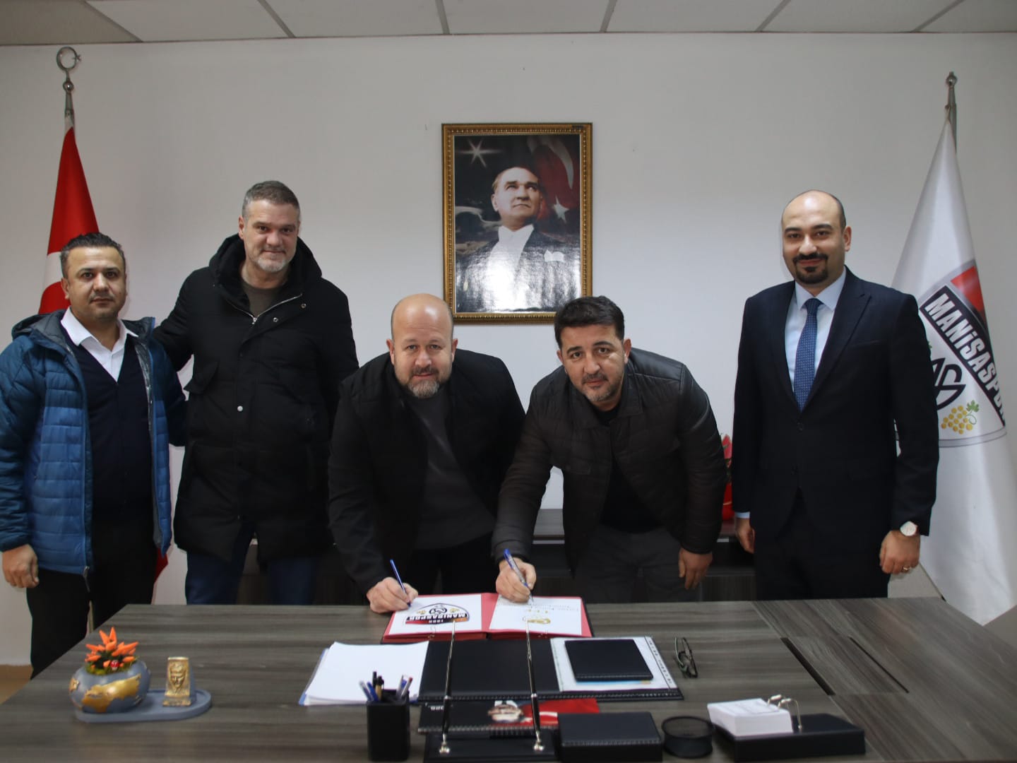 Manisaspor'un Yeni Teknik Direktörü Erkan Aslan Oldu (5)