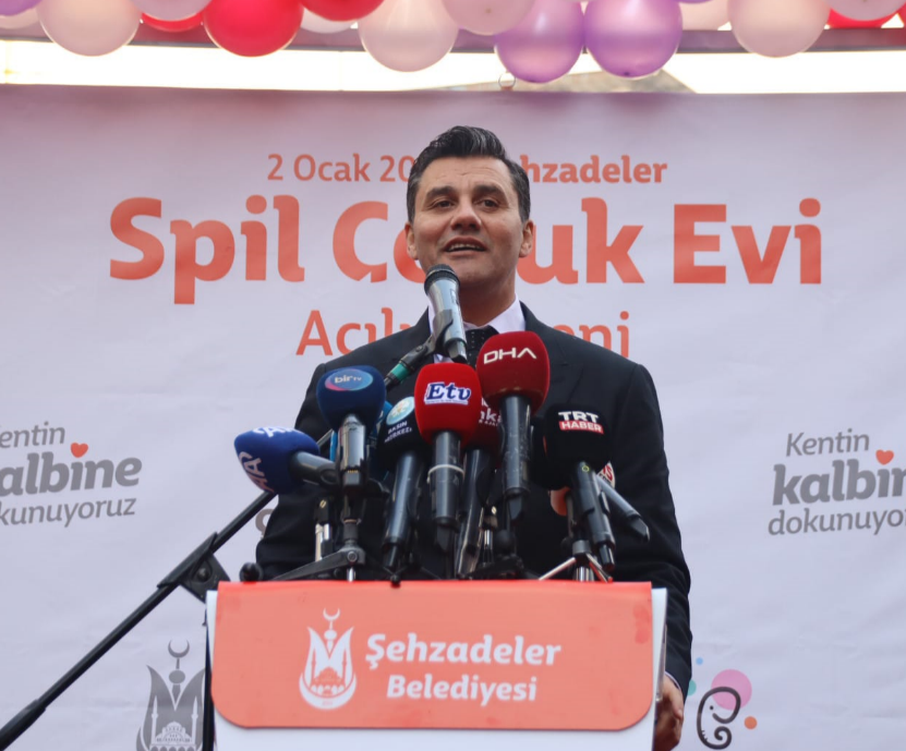 CHP Genel Başkanı Özgür Özel Manisa'da çocuk evi açılışına katıldı (Canlı)