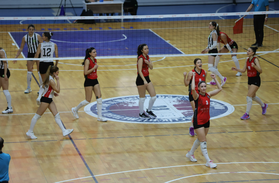 Turgutlu Belediyesi Kadın Voleybol Takımı Galibiyet Peşinde