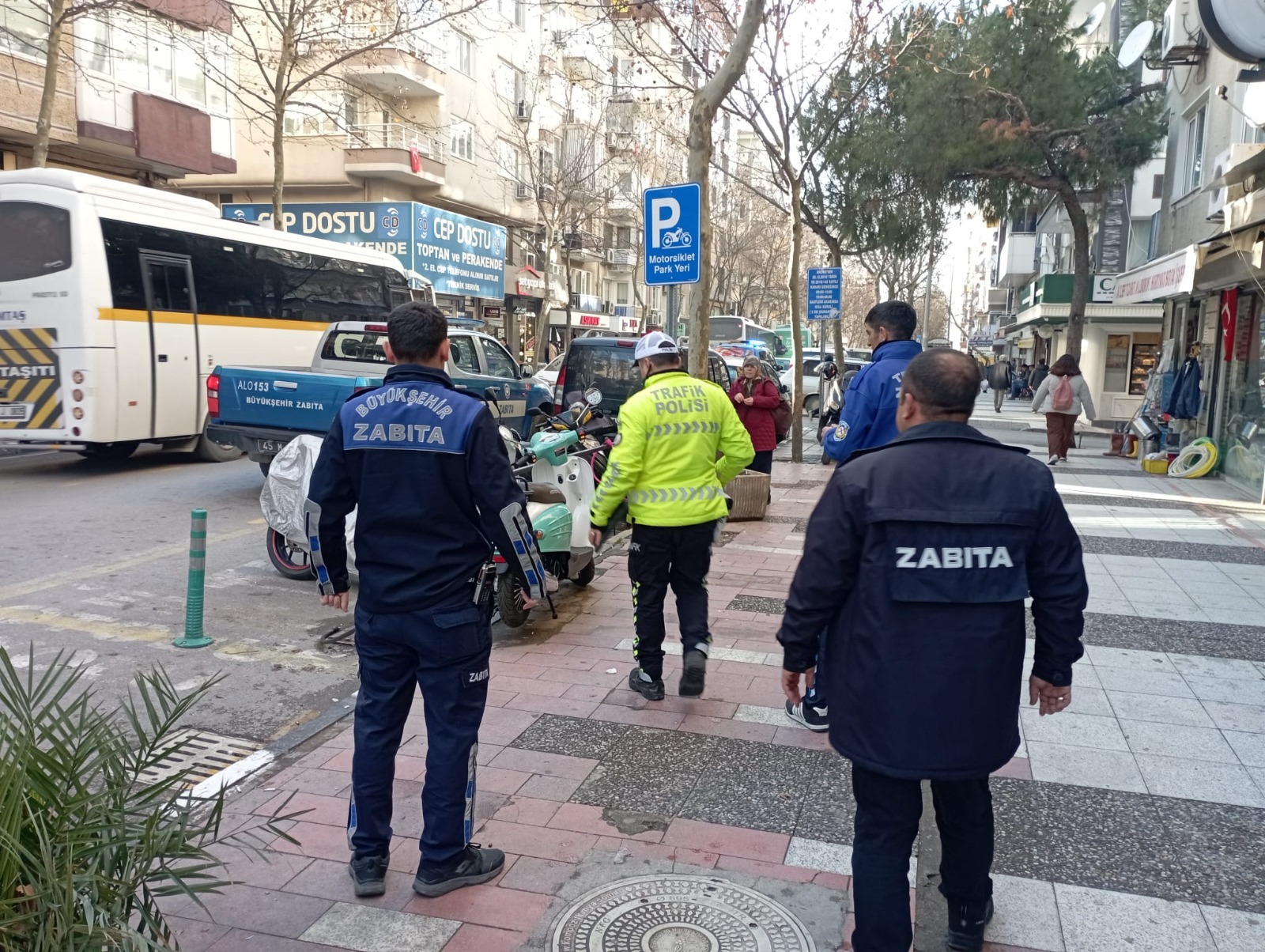 Manisa Büyükşehir Belediyesi, Yılbaşı Gecesinde Denetimlerini Sıkı Bir Şekilde Sürdürmeye Devam Etti. (5)