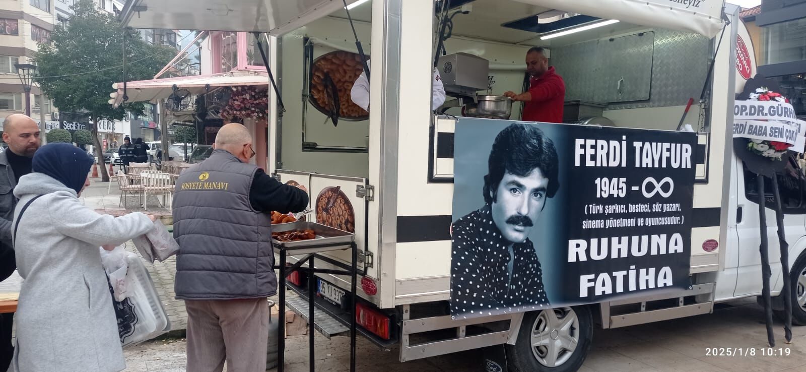 Manisa’da Ferdi Tayfur Anısına Lokma Hayrı (3)