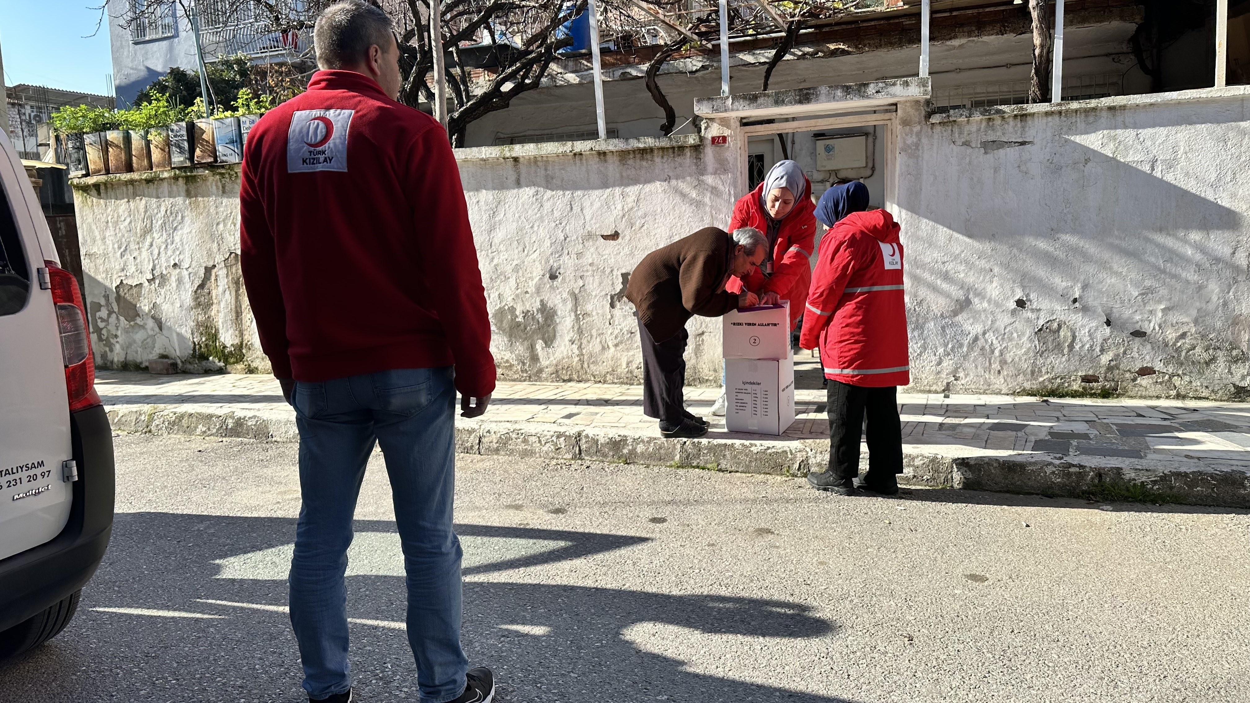 Türk Kızılayı Aralık Ayında Ihtiyaç Sahiplerinin Yüzünü Güldürdü (3)