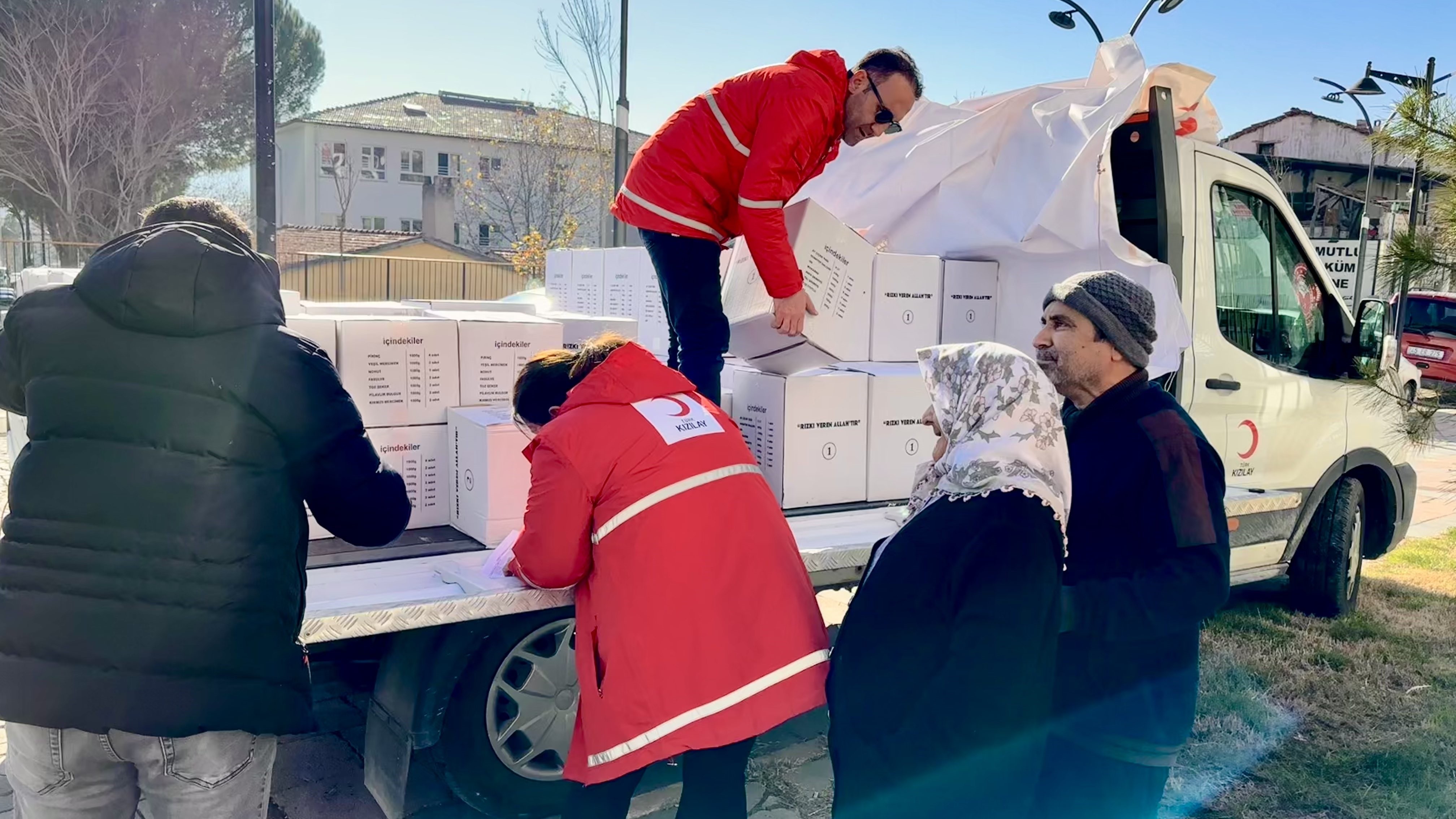 Türk Kızılayı Aralık Ayında Ihtiyaç Sahiplerinin Yüzünü Güldürdü (5)