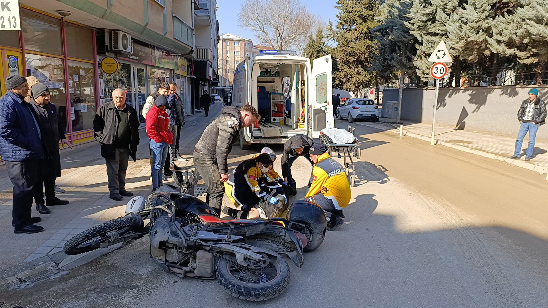 Acısını Unutup, Arkadaşını Teselli Etti (3)