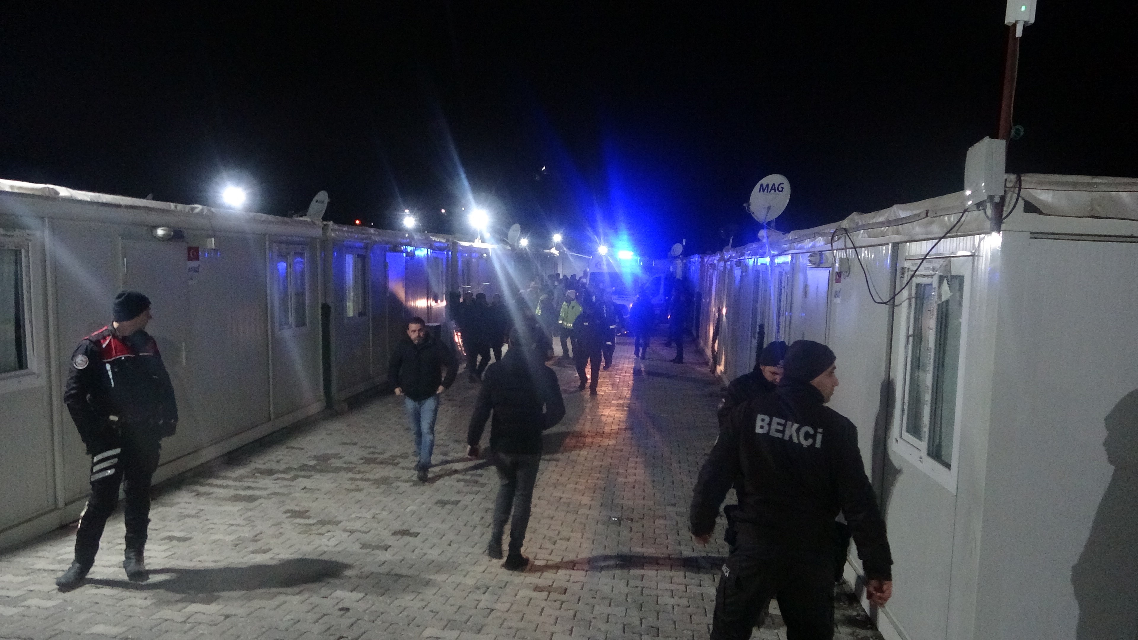 Bıçaklı Saldırıya Uğrayan Polis Memuru Yaralandı (1)