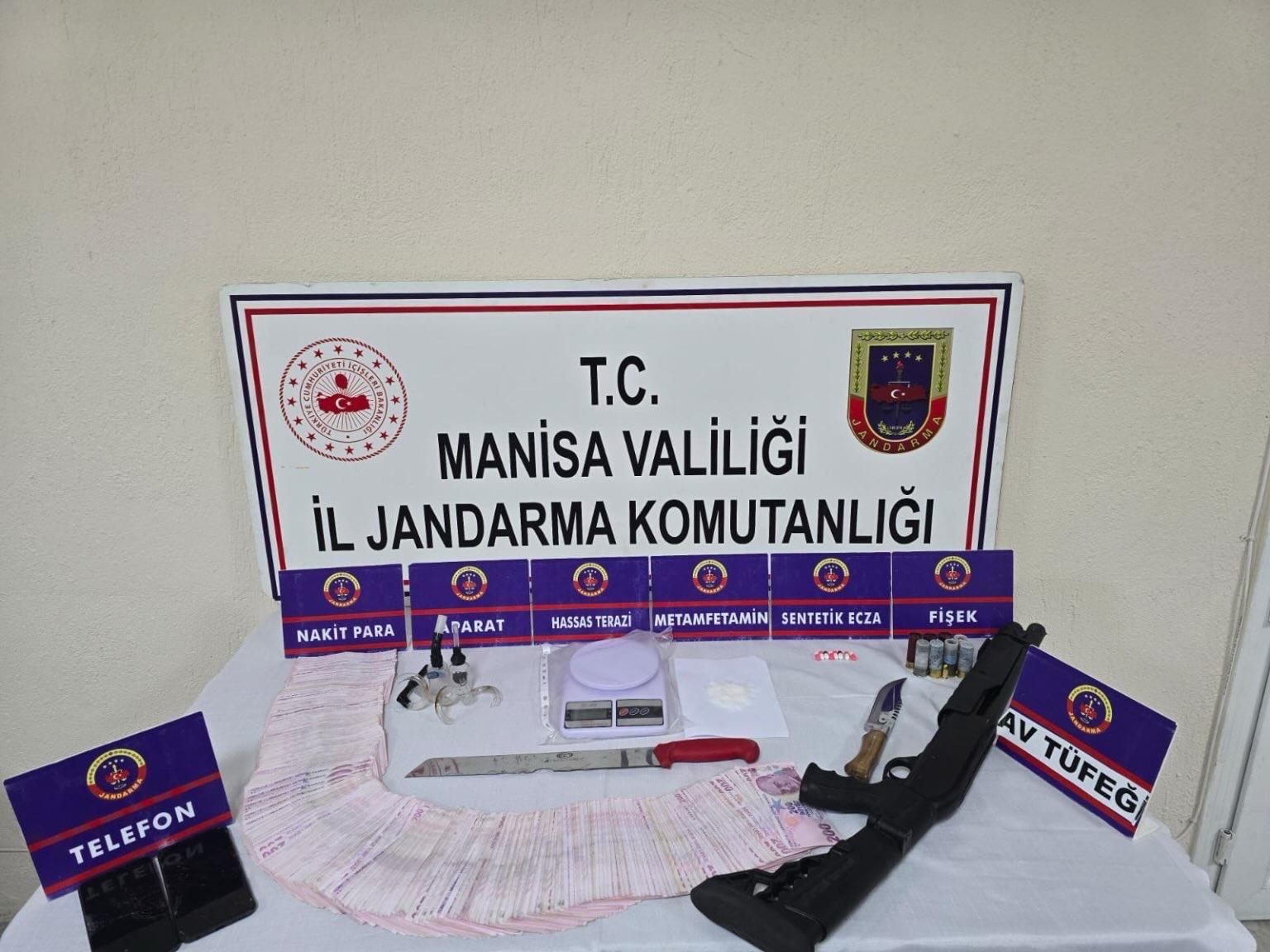 Manisa Alaşehir’de Yasaklı Madde Ve Silah Operasyonu-1