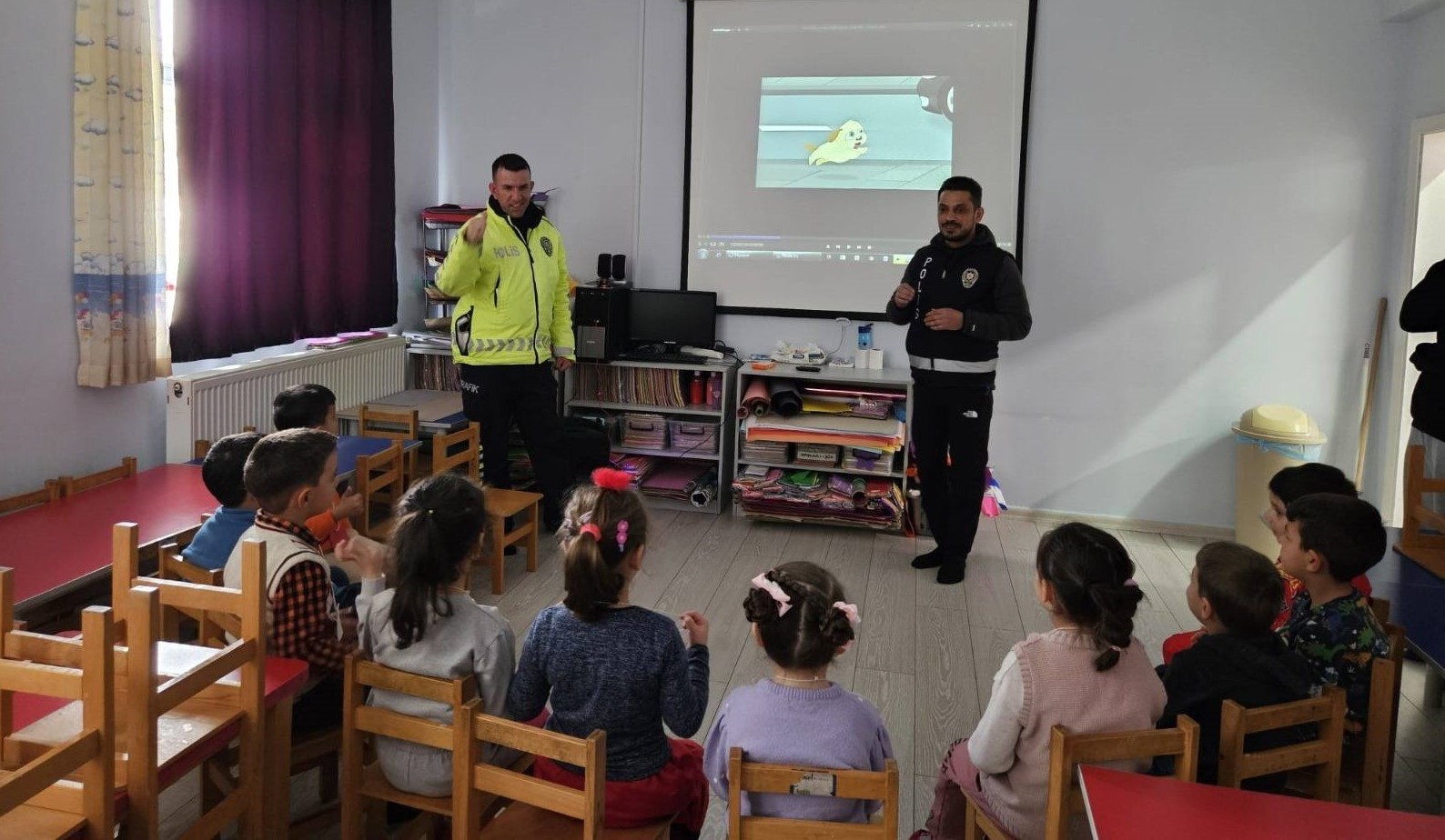 Emniyetten Çocuklara Güvenlik Eğitimi (1)