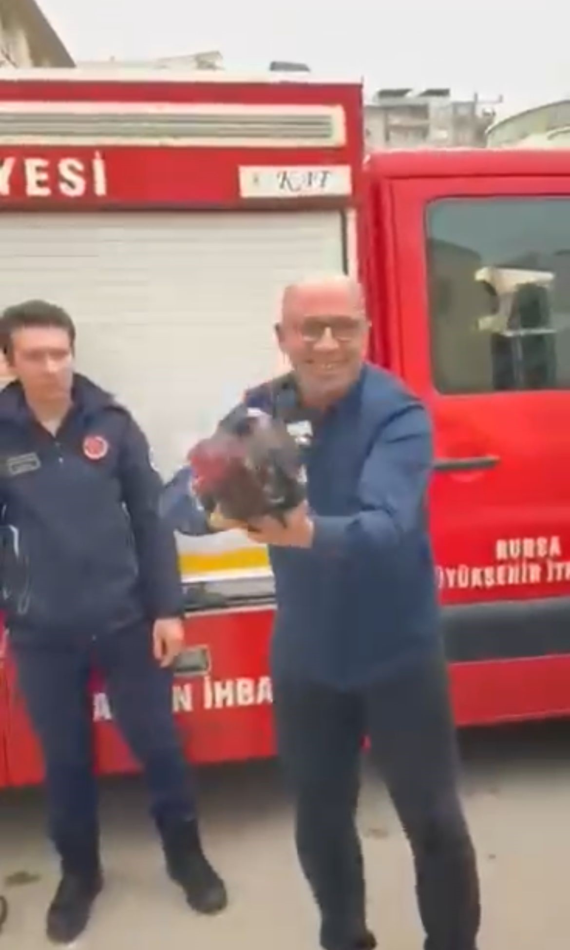 Araç Motoruna Bu Kez Kedi Değil, Horoz Girdi (3)