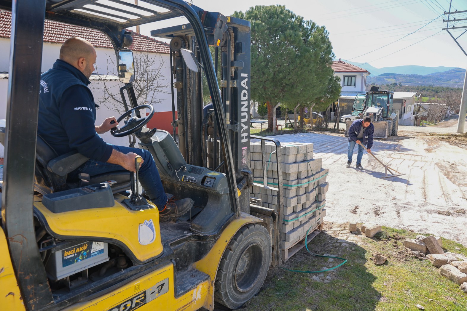 Yunusemre Belediyesi’nden Osmancalı’da Yol Çalışması (2)